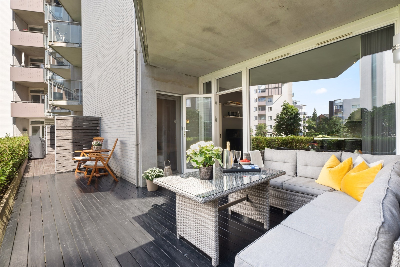 Her er det perfekt å invitere venner og familie på besøk, og nyte sene sommerkvelder. Galleribilde