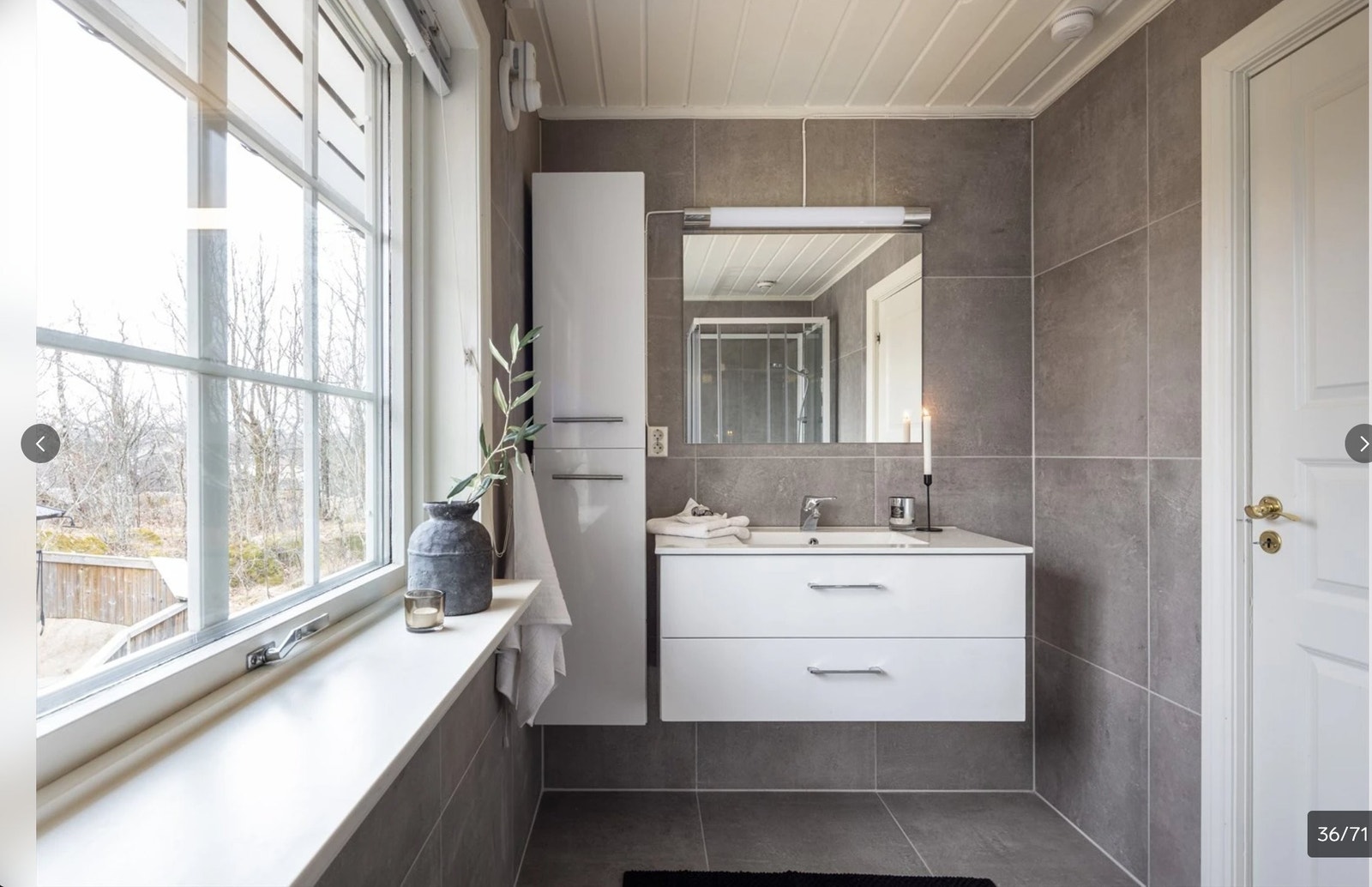 Badet har toalett og moderne dusj fra (2022). Galleribilde