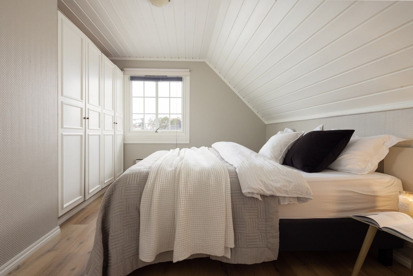 Soverom – pusset opp med nytt gulv i 2019. Galleribilde