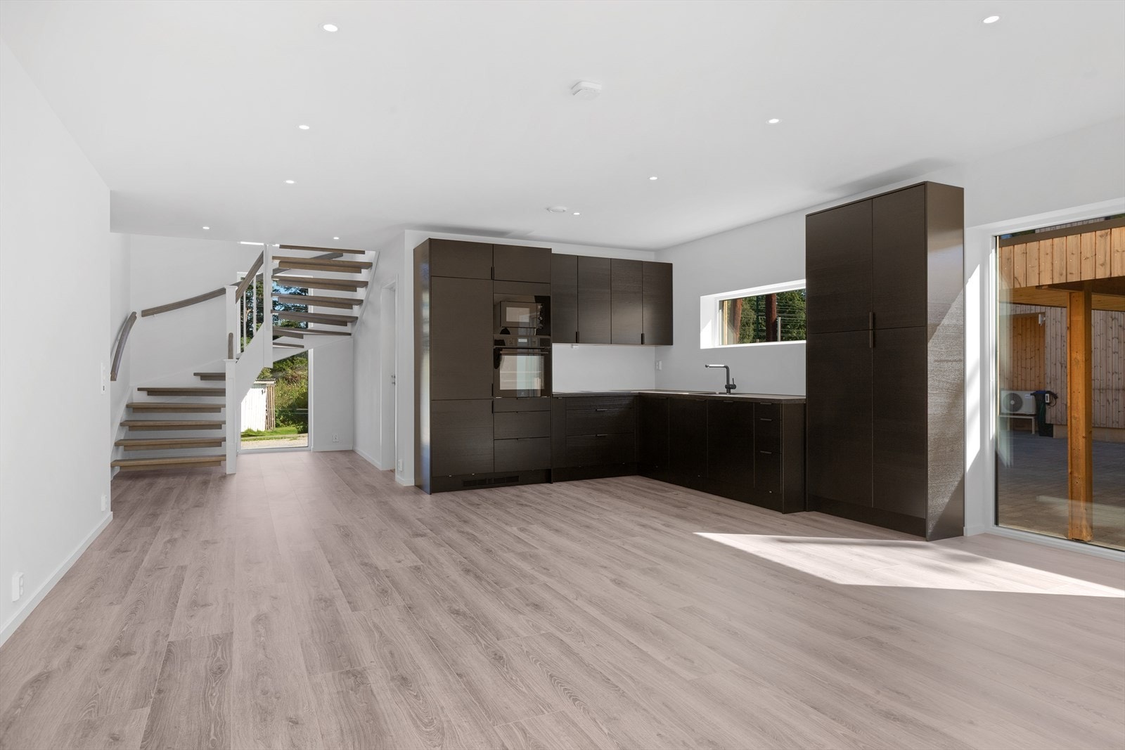 Åpent og luftig planløsning som gir god romfølelse. Galleribilde