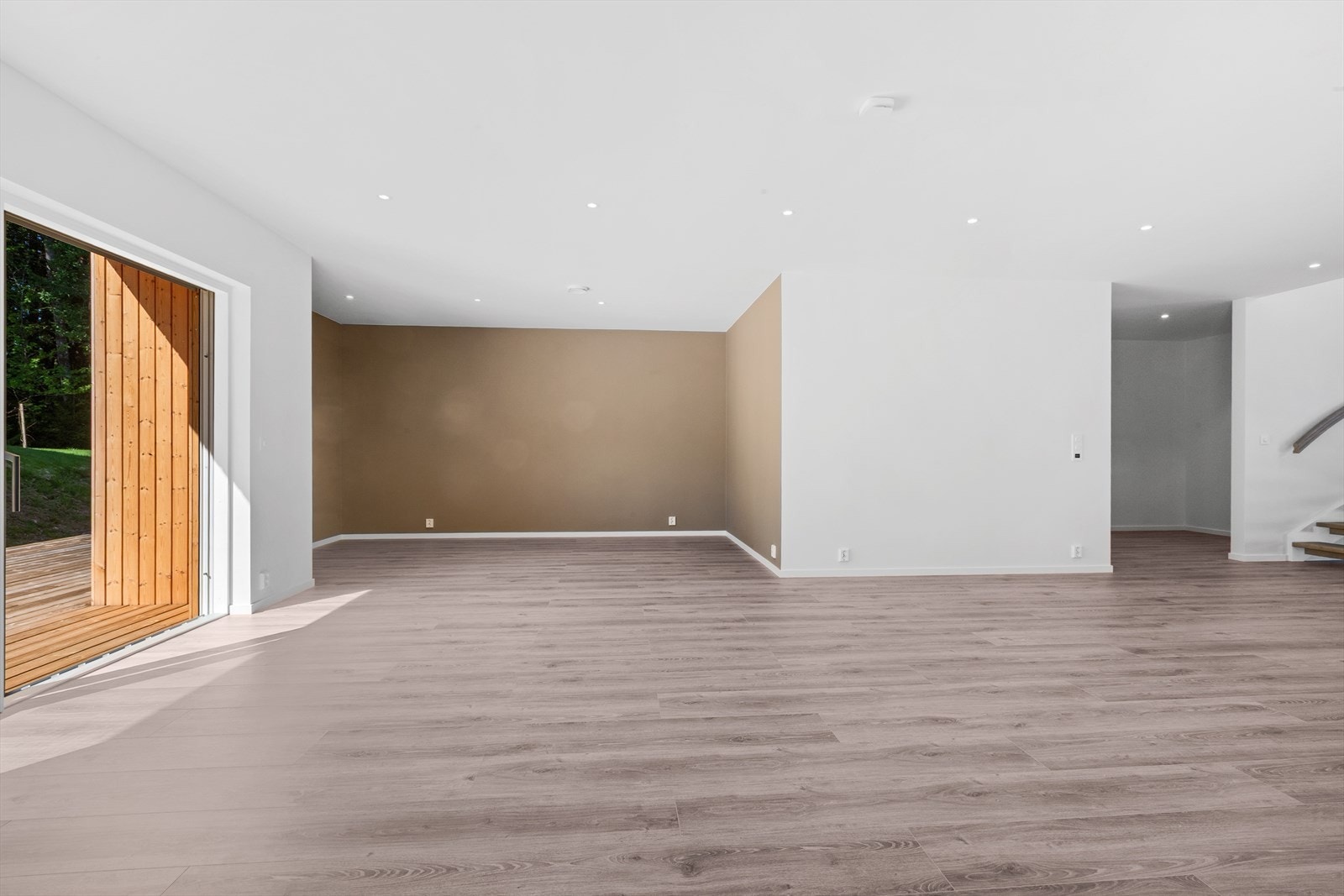 Stue med flere møbleringsmuligheter, perfekt for hele familien. Galleribilde