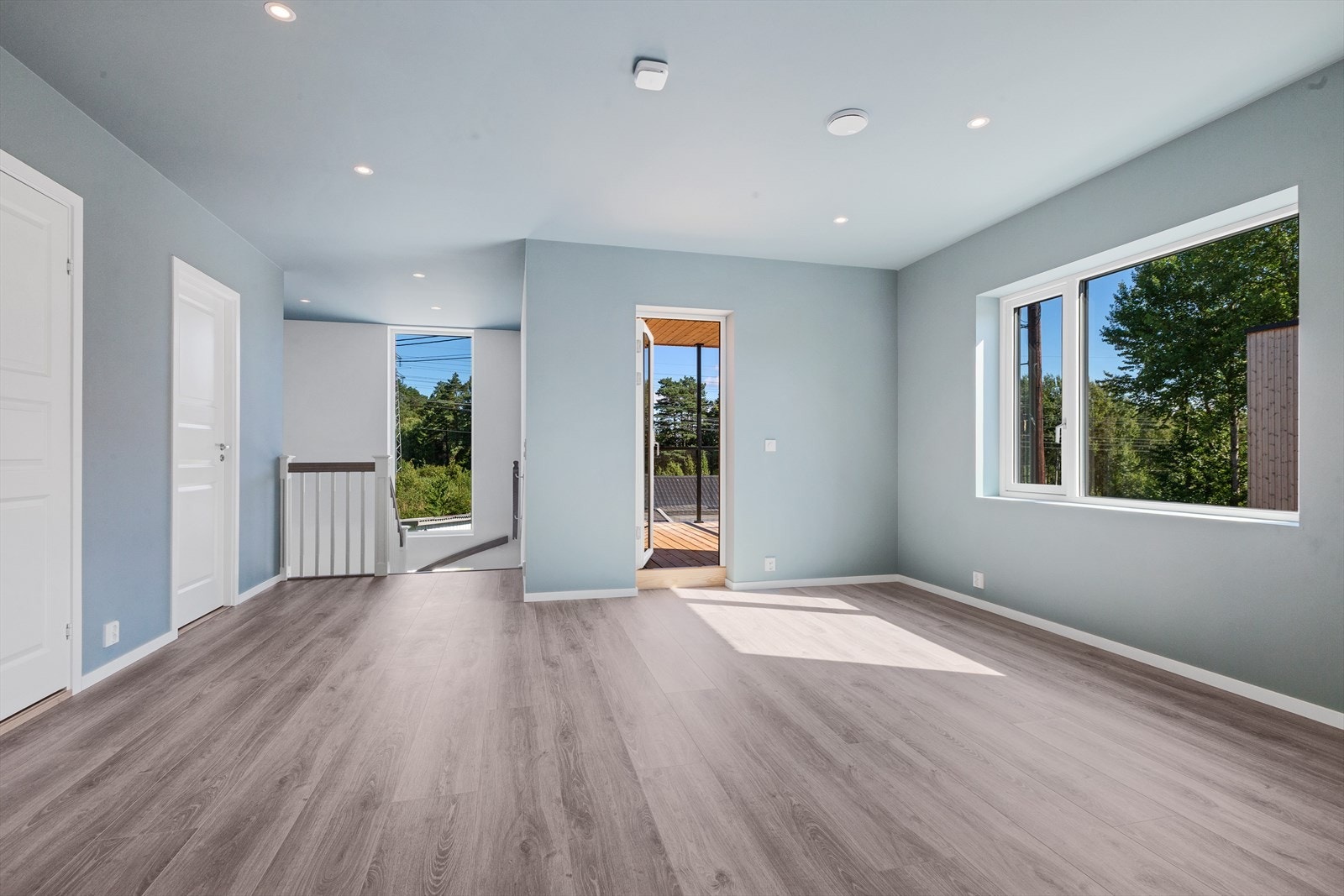 Det er downlights i alle rom i boligen. Galleribilde