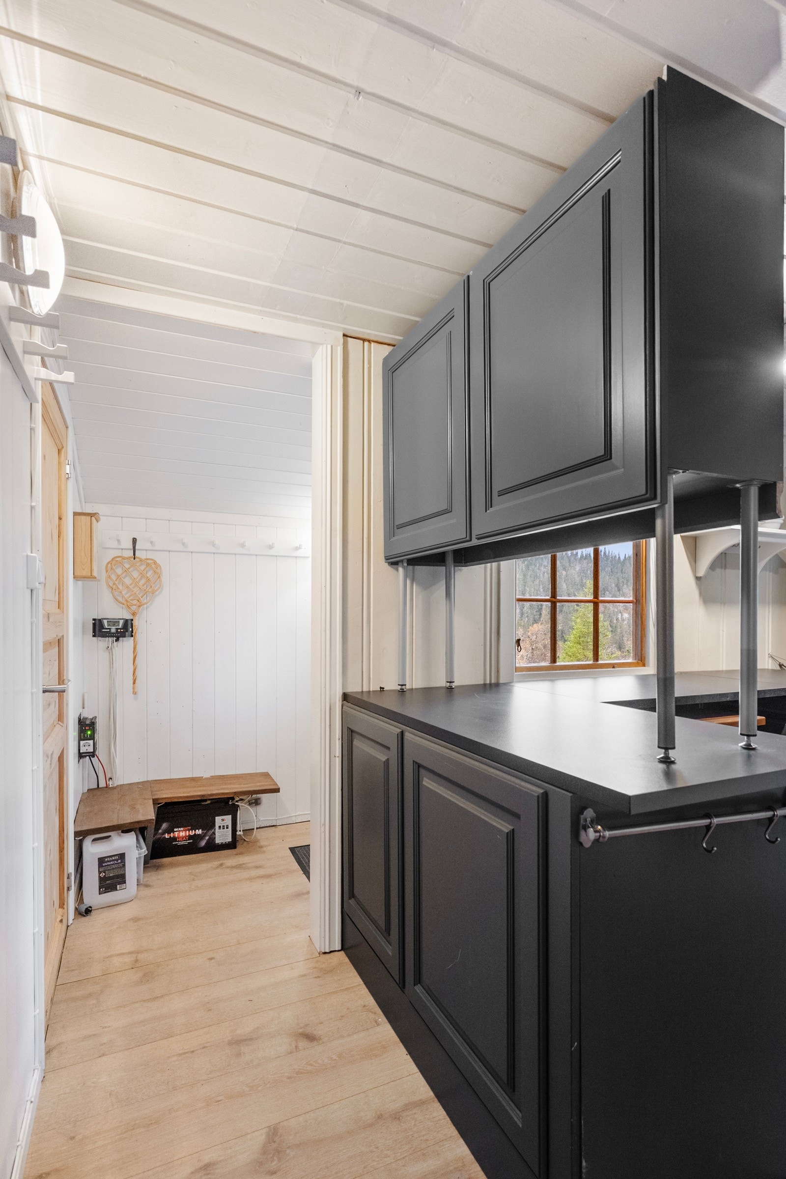 Fra kjøkkenet mot gang Galleribilde