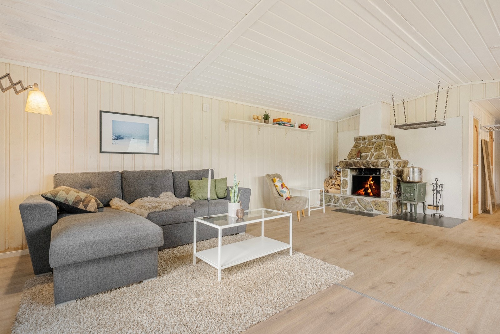 Her får du koselig hytte med enkel standard, perfekt for deg som ønsker et sted å koble av fra hverdagen, men likevel ha det komfortabelt. Galleribilde