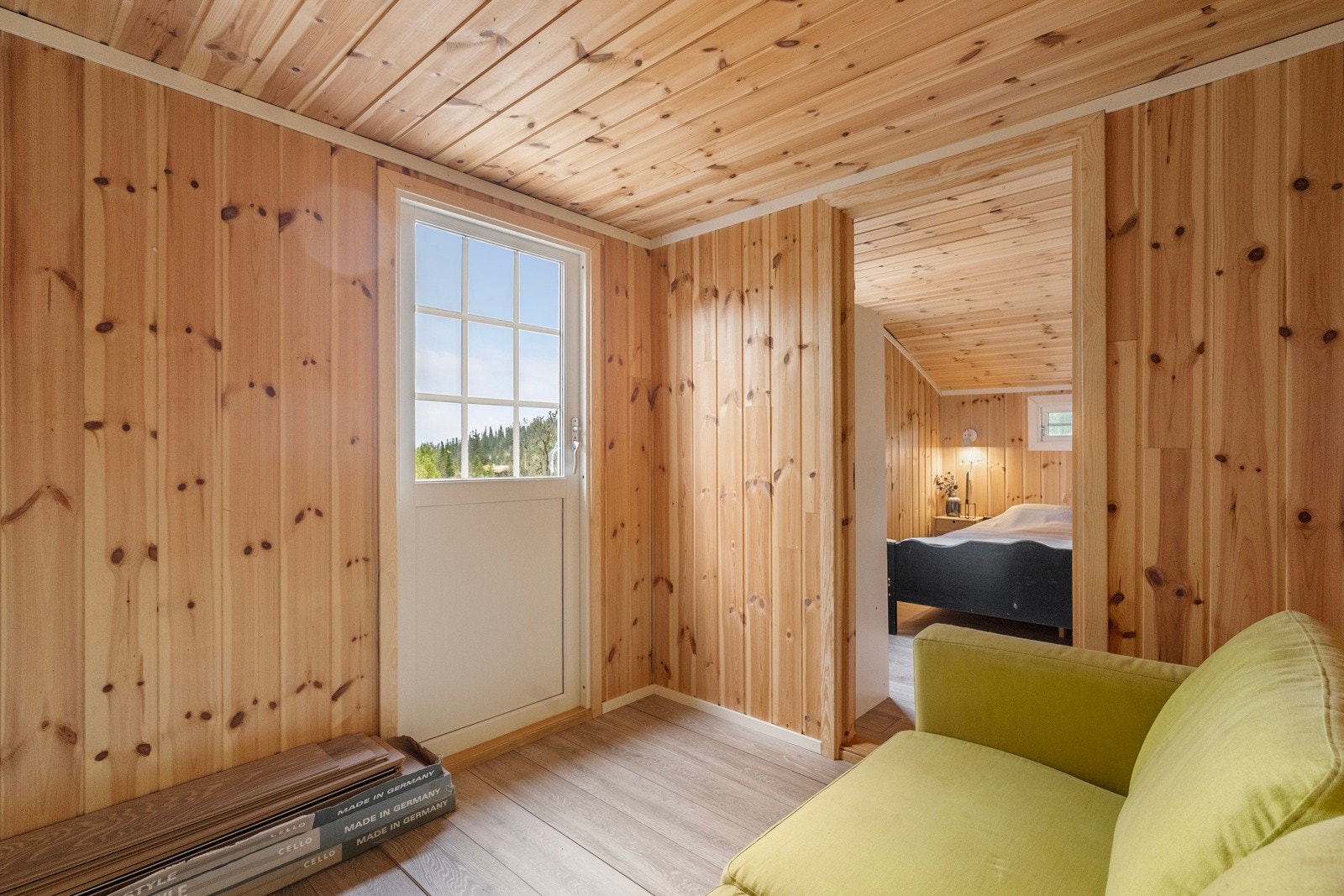 Soverom IIII ligger innenfor det et annet soverom, men har egen dør mellom rommene, samt utgang ut til terrassen Galleribilde