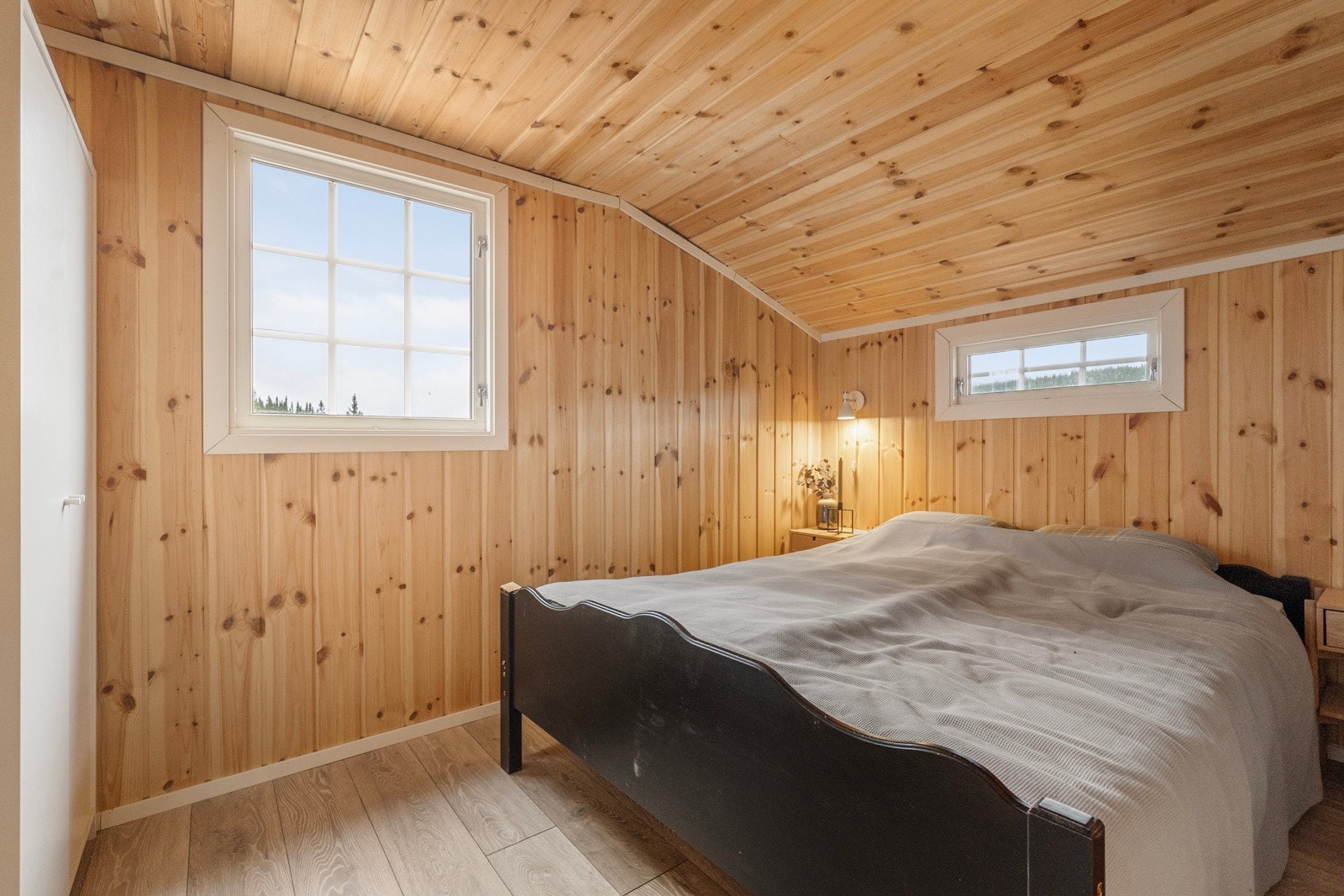 Hytta har fire gode soverom Galleribilde