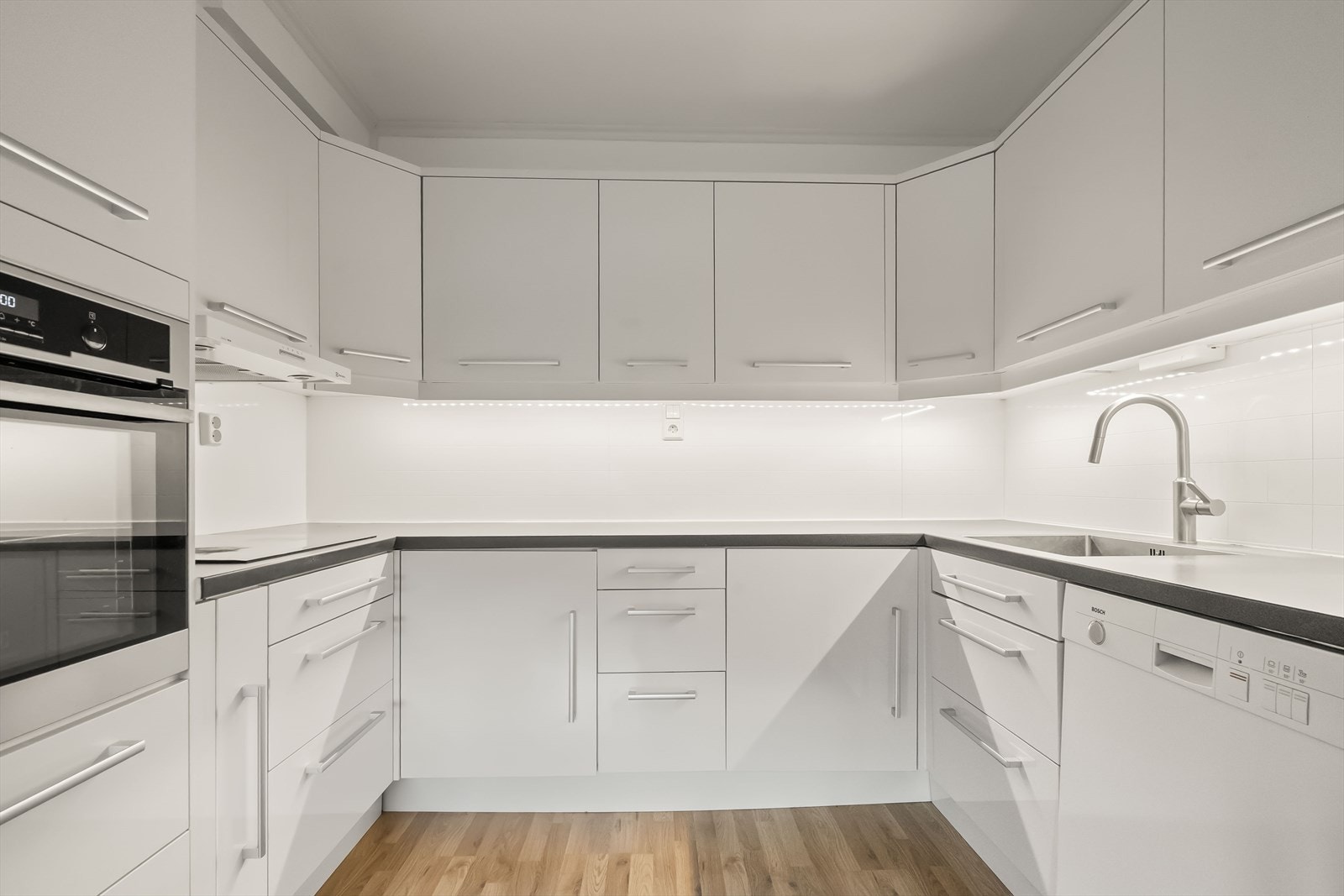 Kjøkkenet har nyare innredning frå Ikea Galleribilde