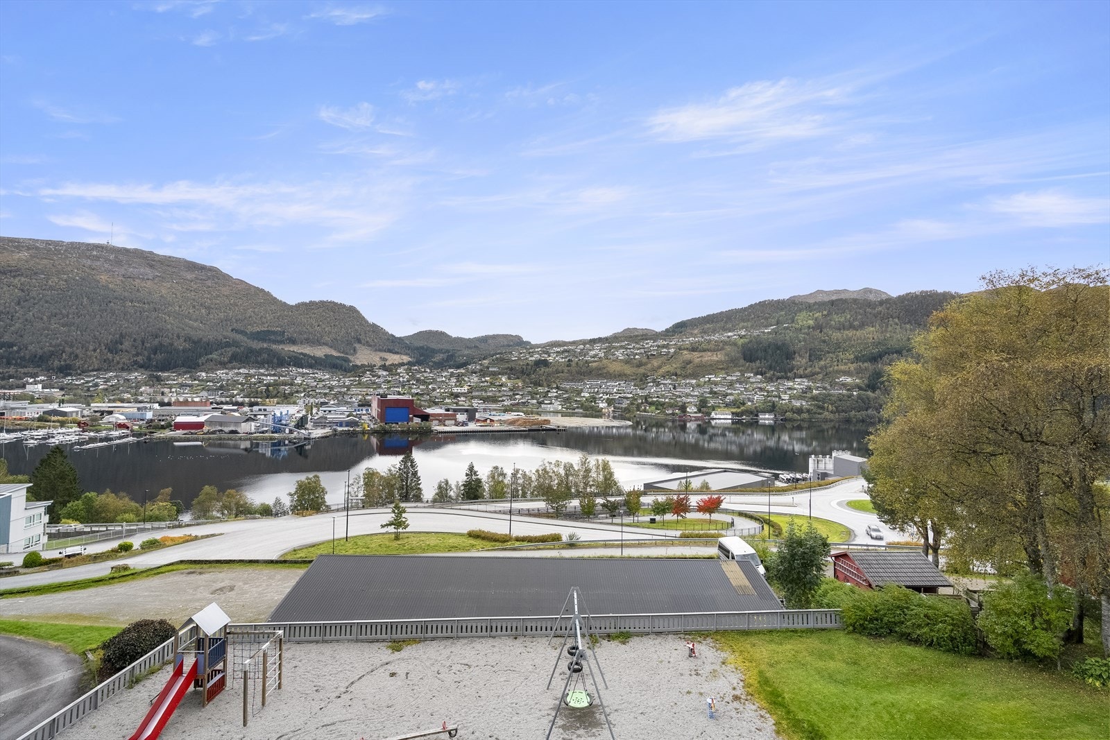 Flott utsikt over indre del av Førdefjorden Galleribilde