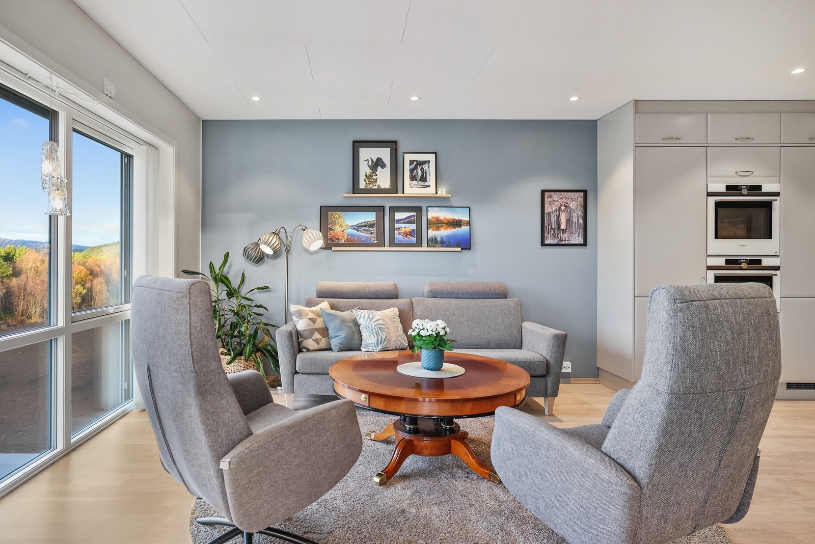 Utvendige screens sørger for behagelig innetemperatur og et stilrent fasadeuttrykk. Galleribilde