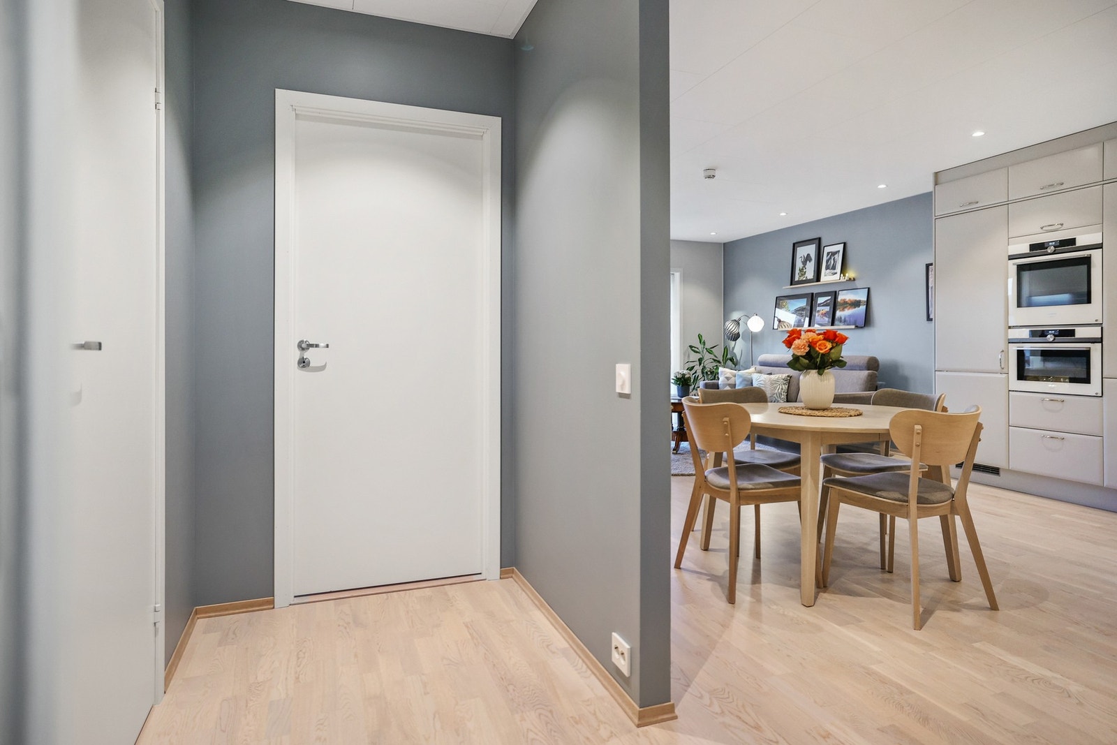 Leiligheten er oppgradert med spotter i stue, gang og bad. Galleribilde