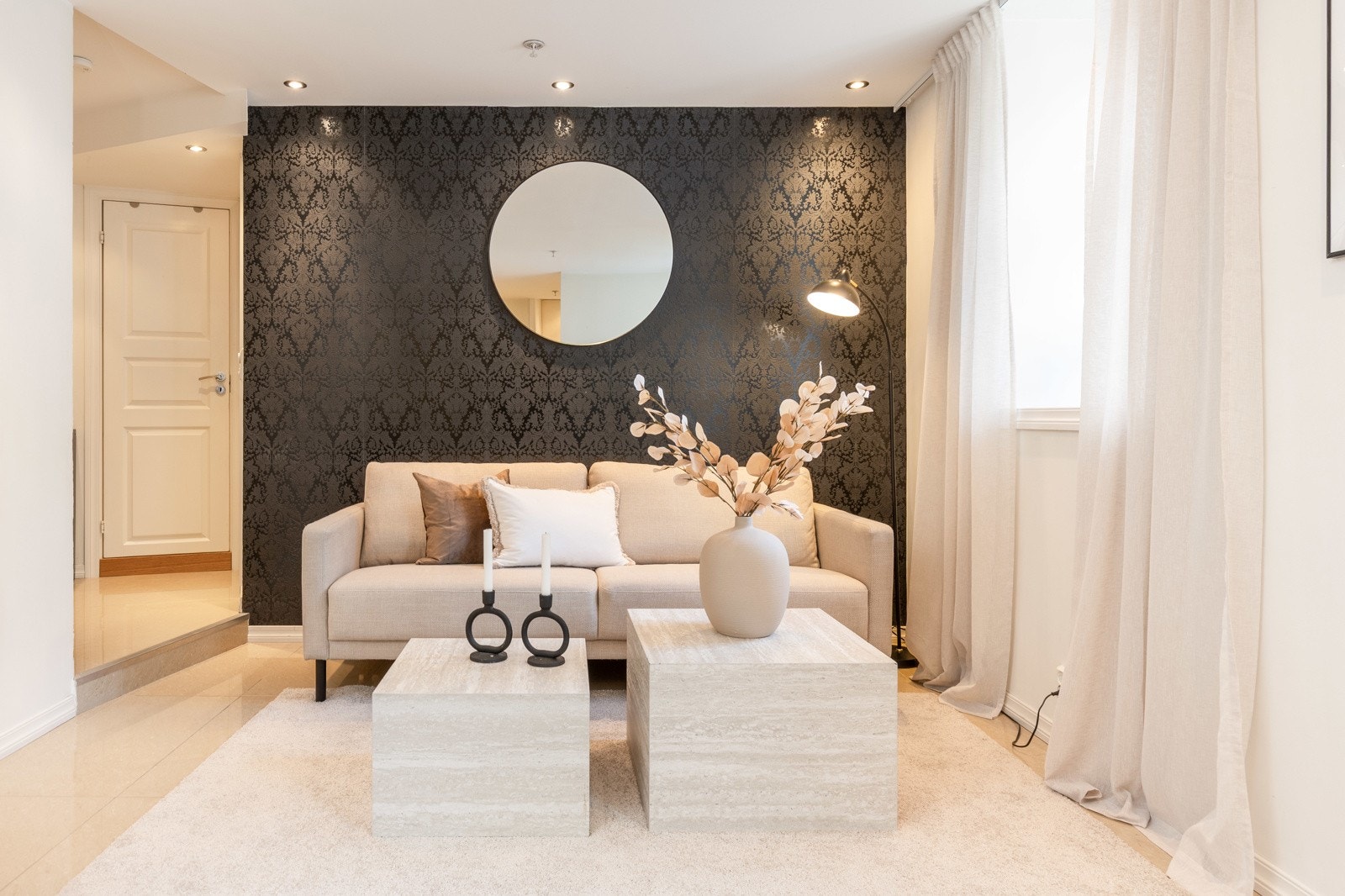 I stuen er det god plass til å innrede med ønsket møblement. Galleribilde