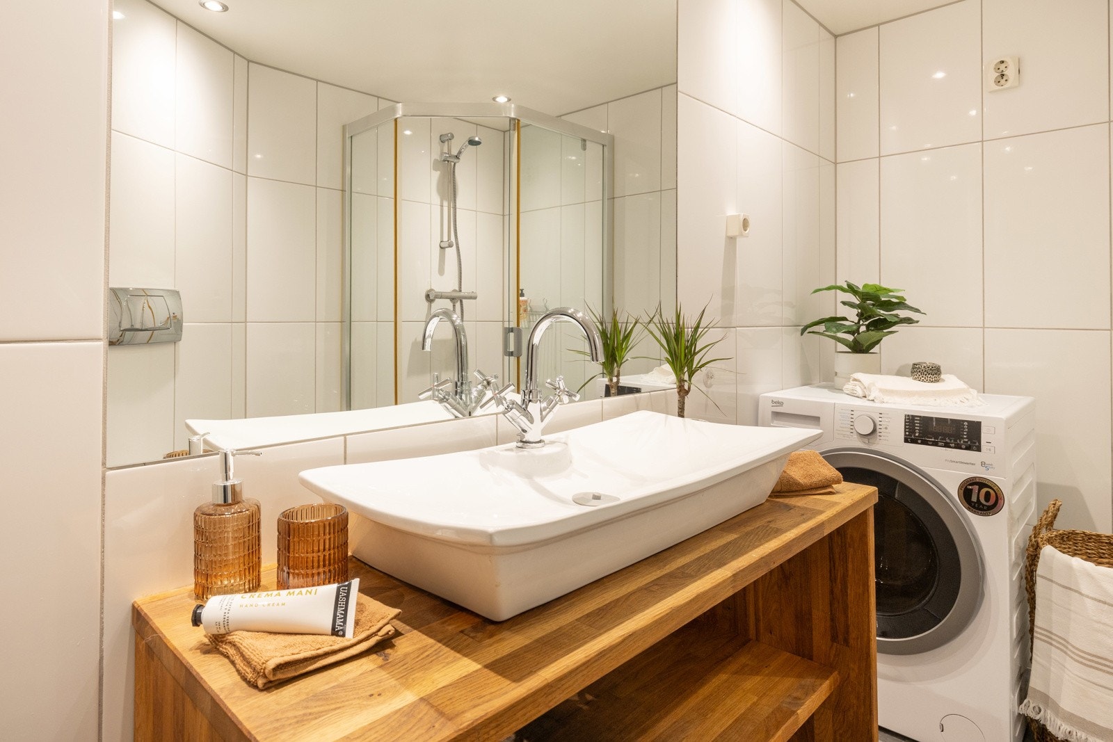 Det er opplegg for vaskemaskin på badet. Galleribilde