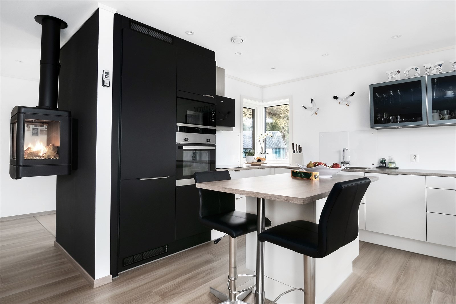 Lekkert kjøkken med innredning fra HTH Galleribilde