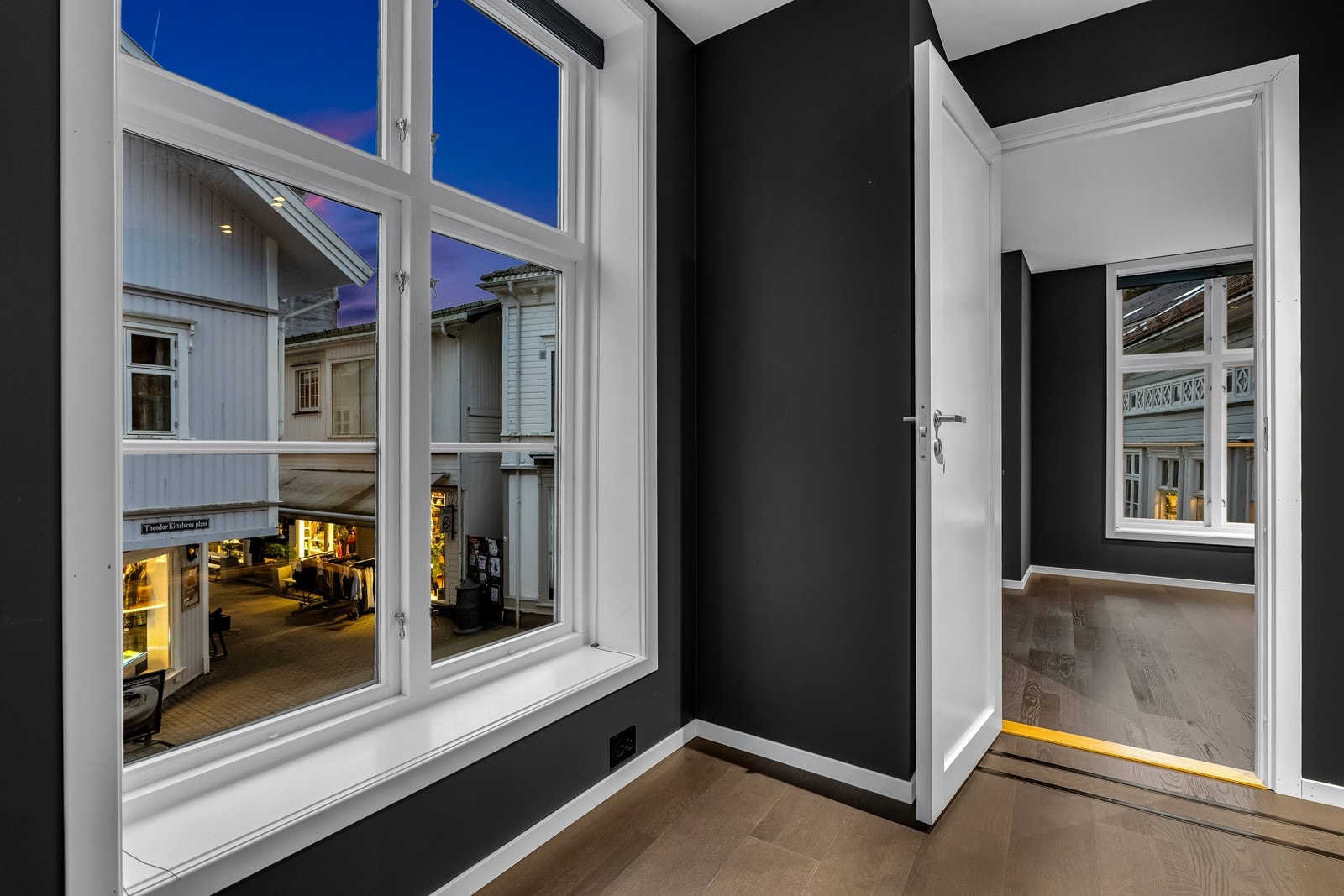 Inn fra stua kommer du til det ene soverommet. Galleribilde