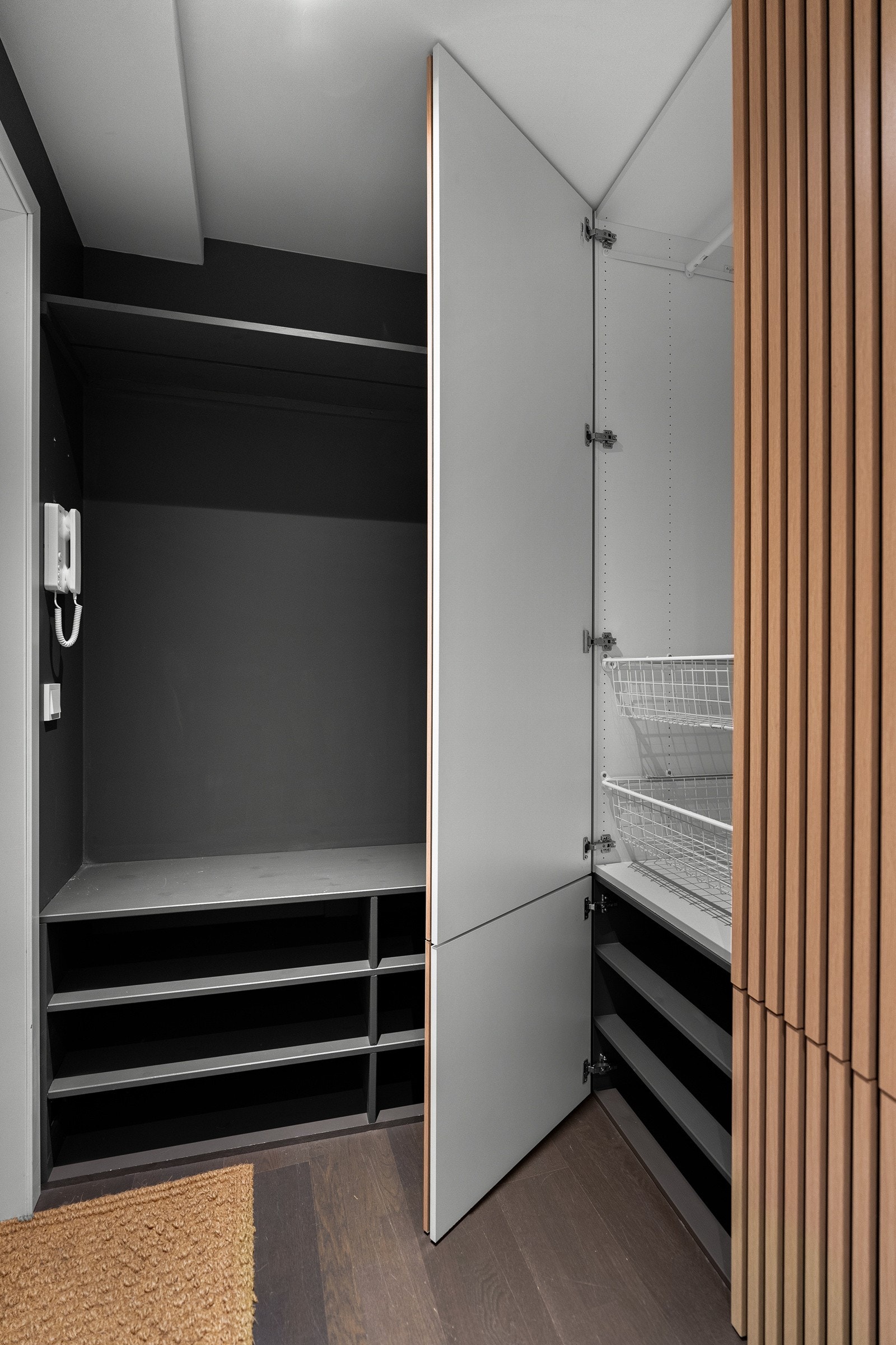 Godt med oppbevaringsplass i entrè. Galleribilde