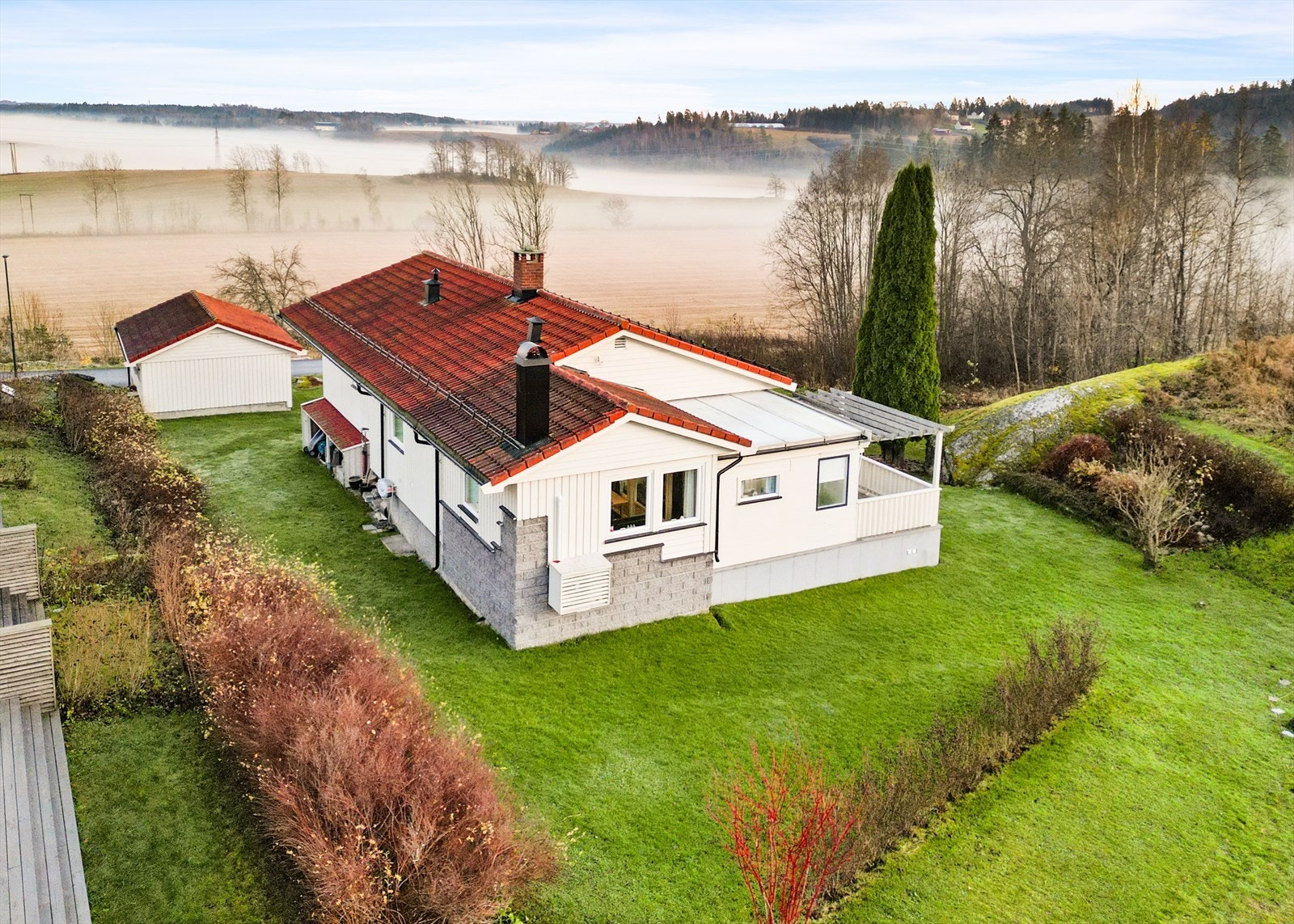 Stille og trygge omgivelser med nærhet til skoler, barnehager og lekeplasser. Galleribilde