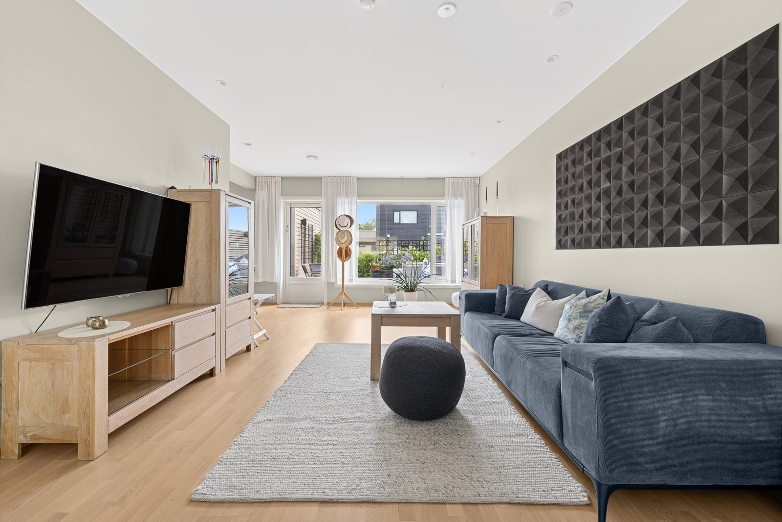 Stuen har plass til flere møbleringsmuligheter for å skape den stuen du selv ønsker. Galleribilde