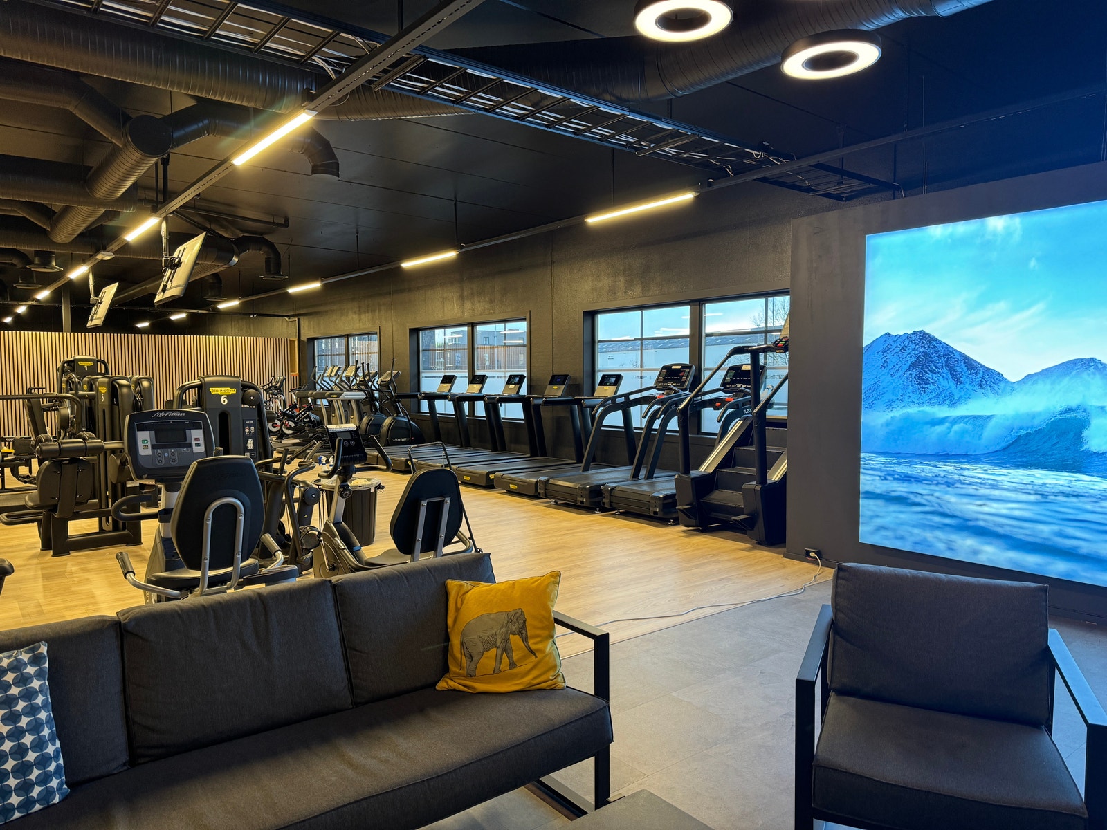 Feel 24 treningssenter i bygget Galleribilde