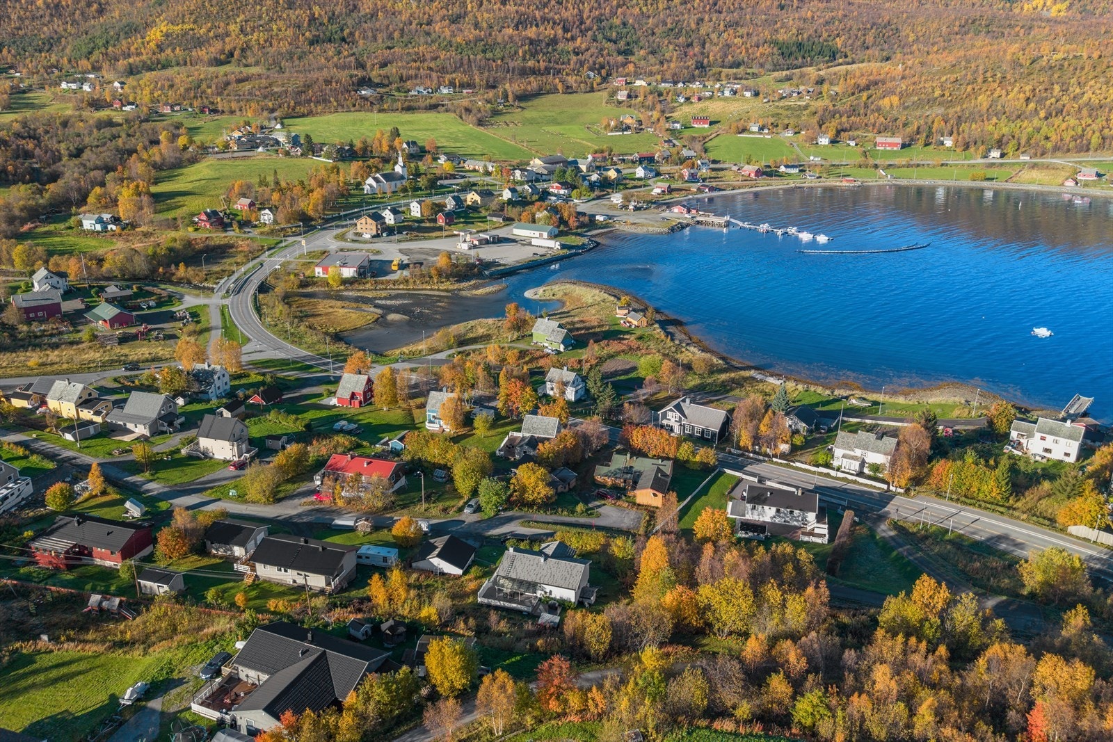 Ca. 25 minutters kjøring inn til Alta Sentrum. Galleribilde