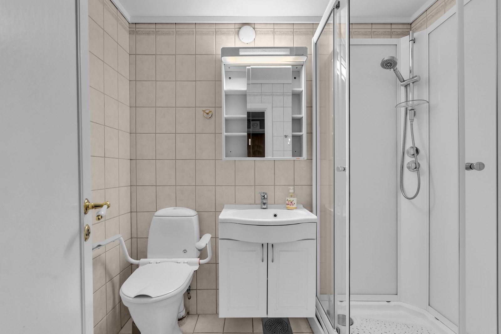 Bad med dusjkabinett Galleribilde