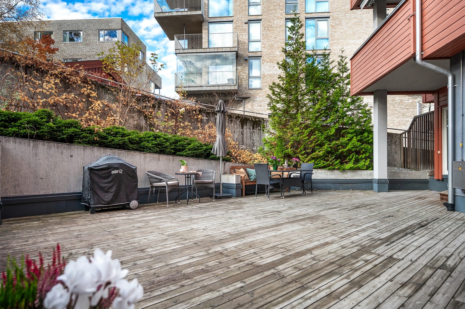 Terrassen er på ca 64. kvm Galleribilde