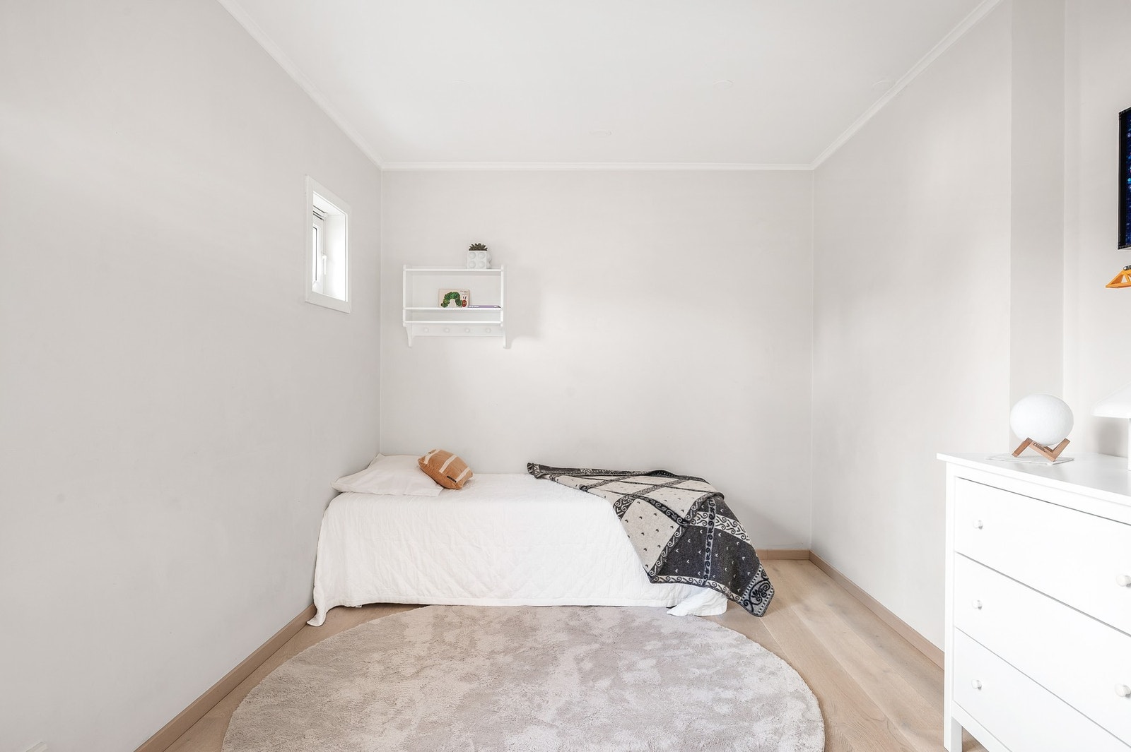 Rommet egner seg perfekt som barnerom, gjesterom eller hjemmekontor Galleribilde