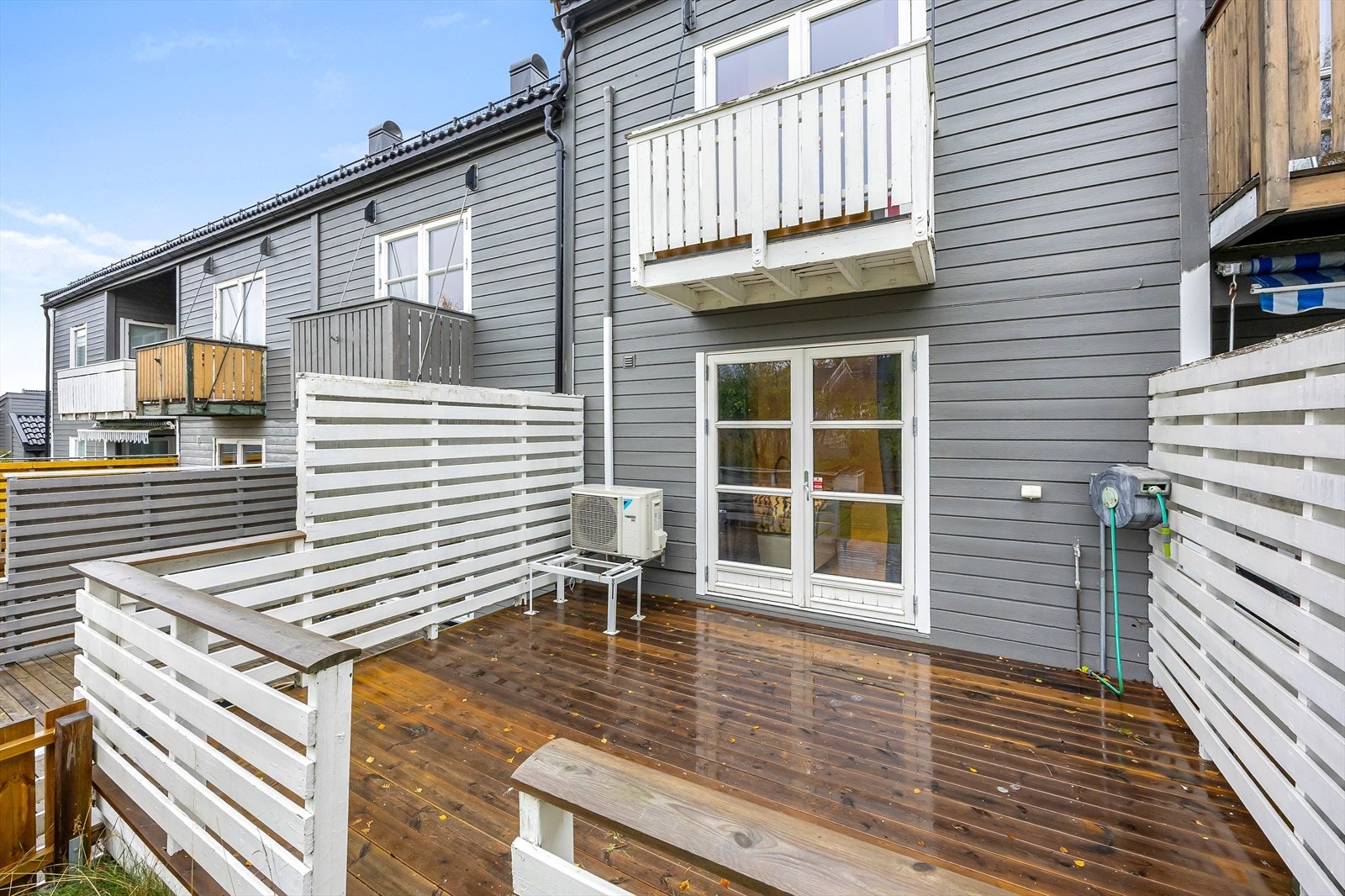 En fin og usjenert uteplass med god plass til familie og venner. Galleribilde