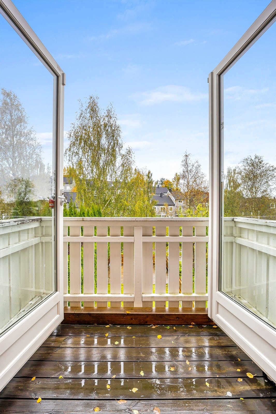 Tilbake i stuen ser vi nærmere på utgangen til balkongen. Galleribilde