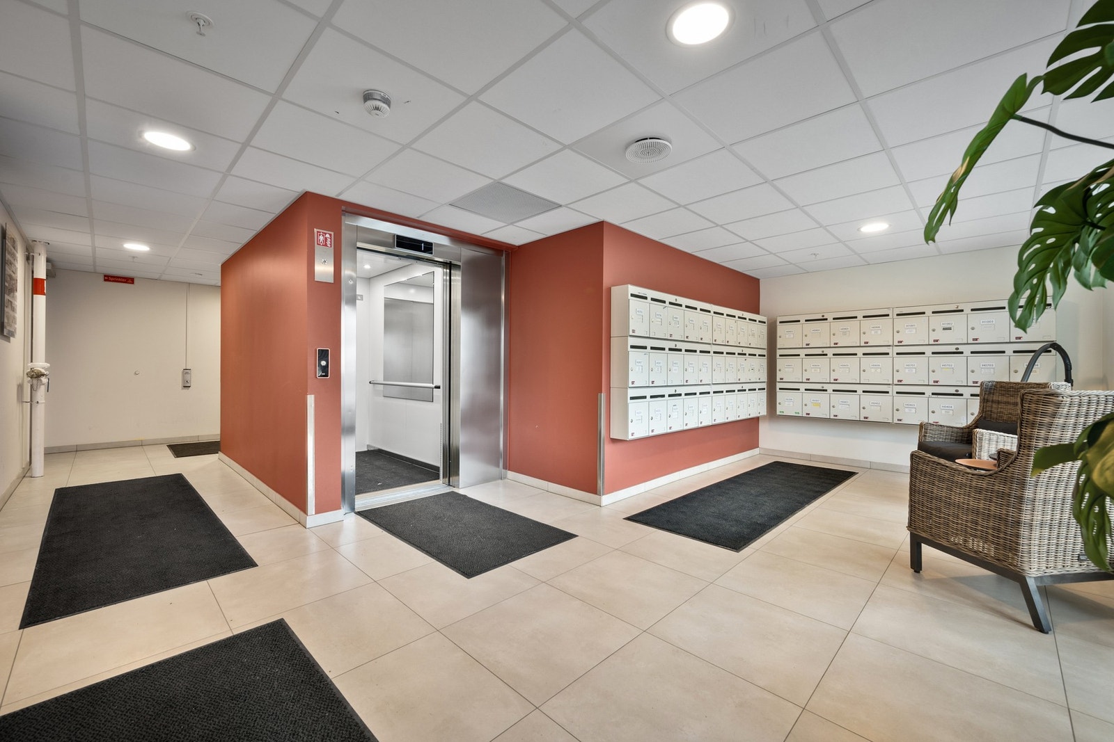 Inngangsparti til leilighetsbygget Galleribilde