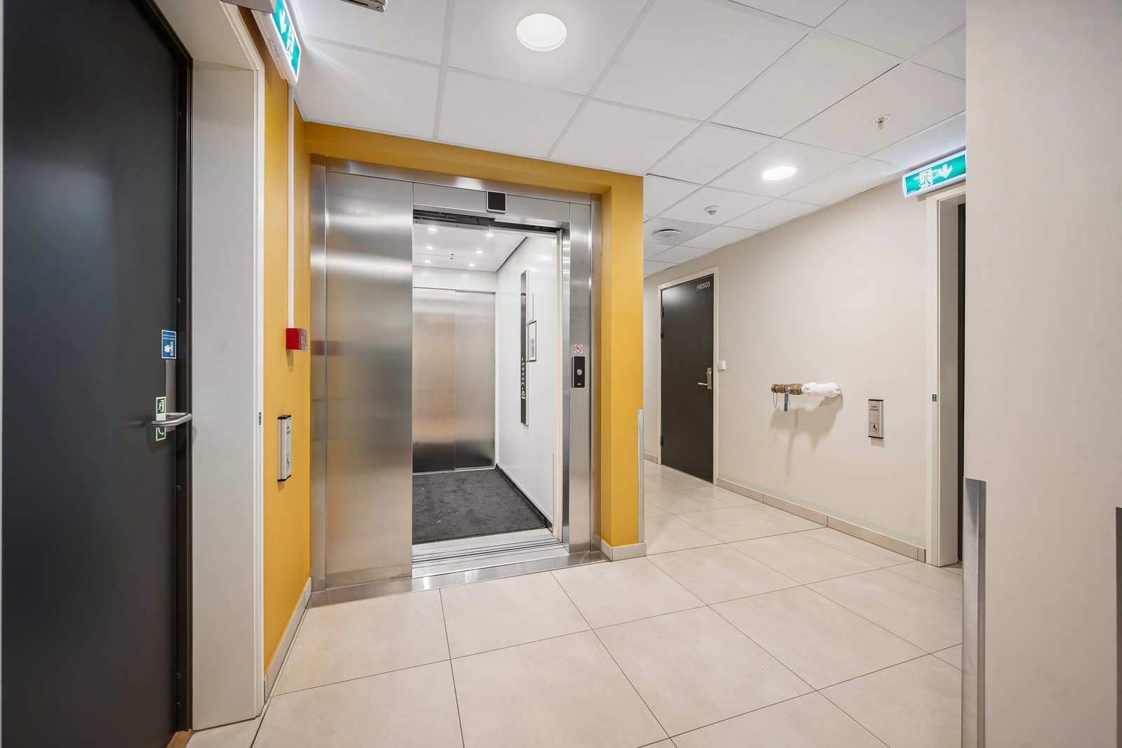 Enkel adkomst til leiligheten med heis Galleribilde