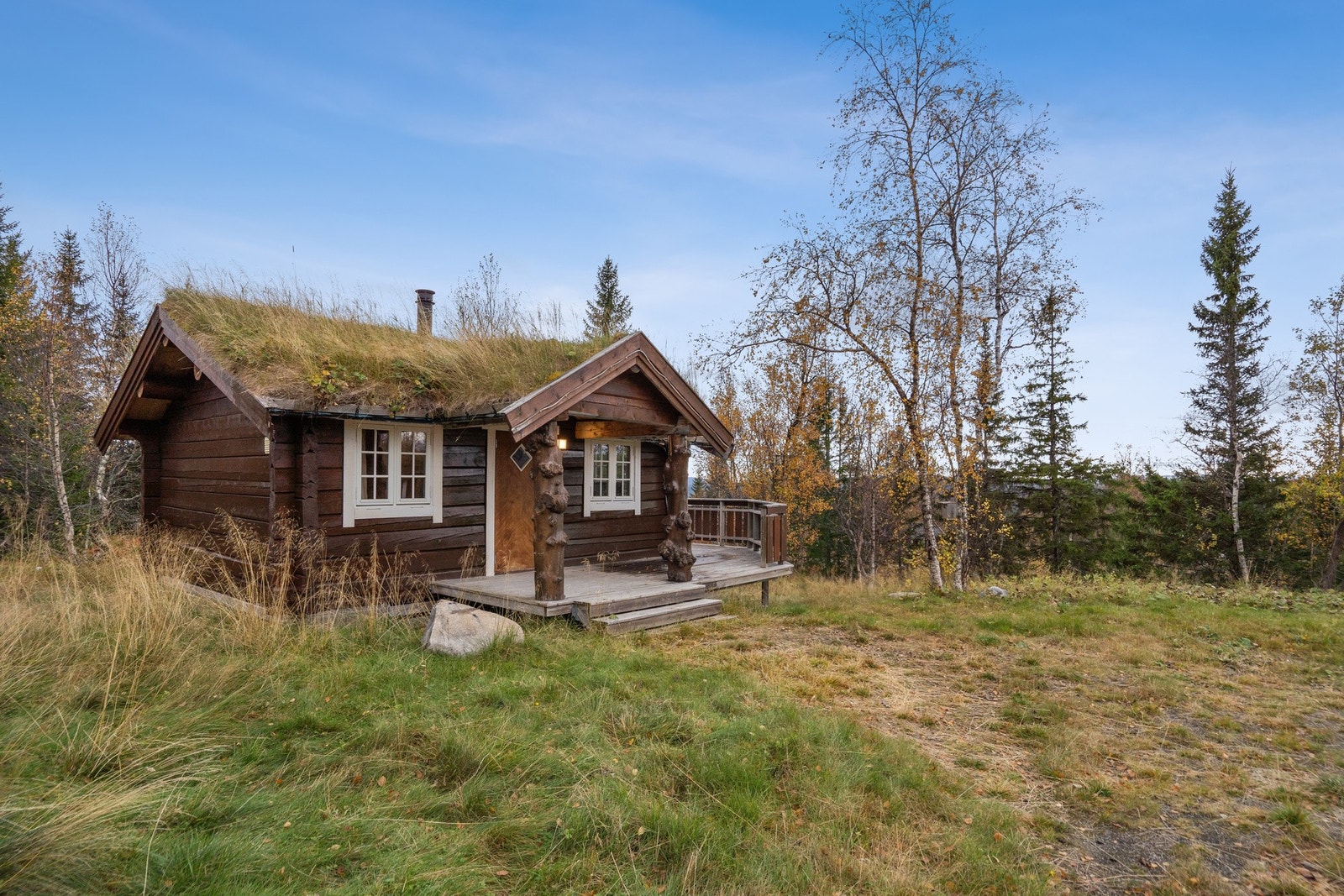 Hytte fra 2016 med uthus samt anneks fra 2018. Galleribilde