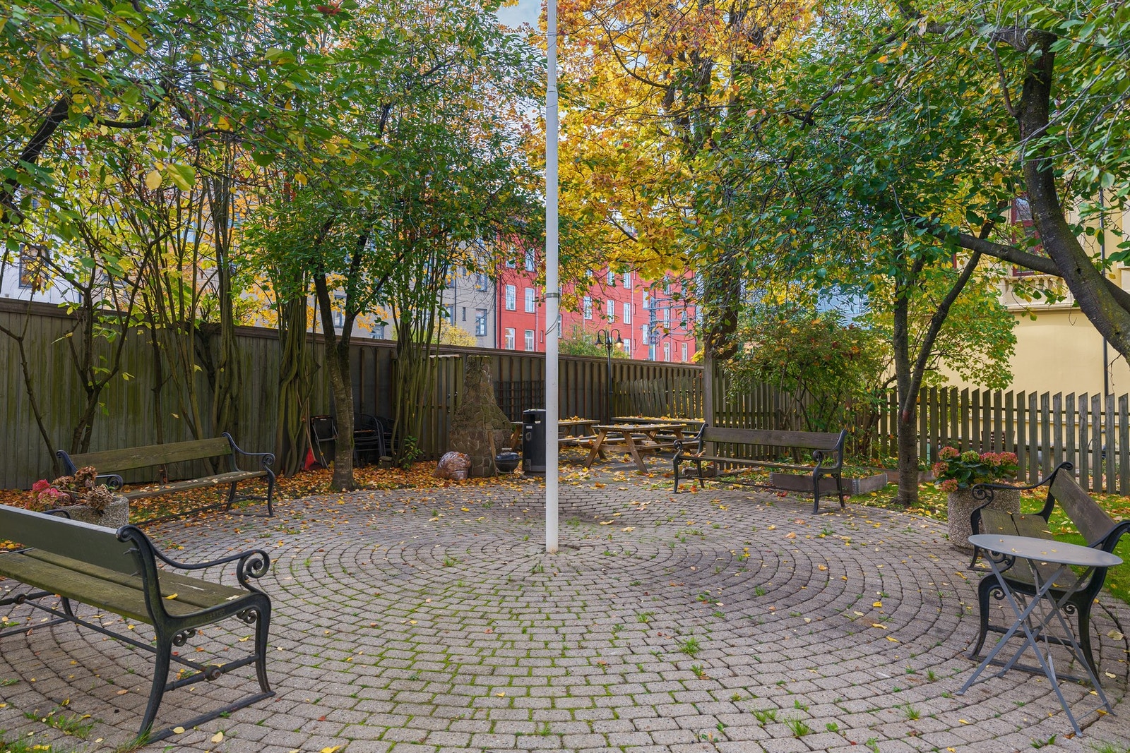 Pent opparbeidet gårdsrom. Galleribilde