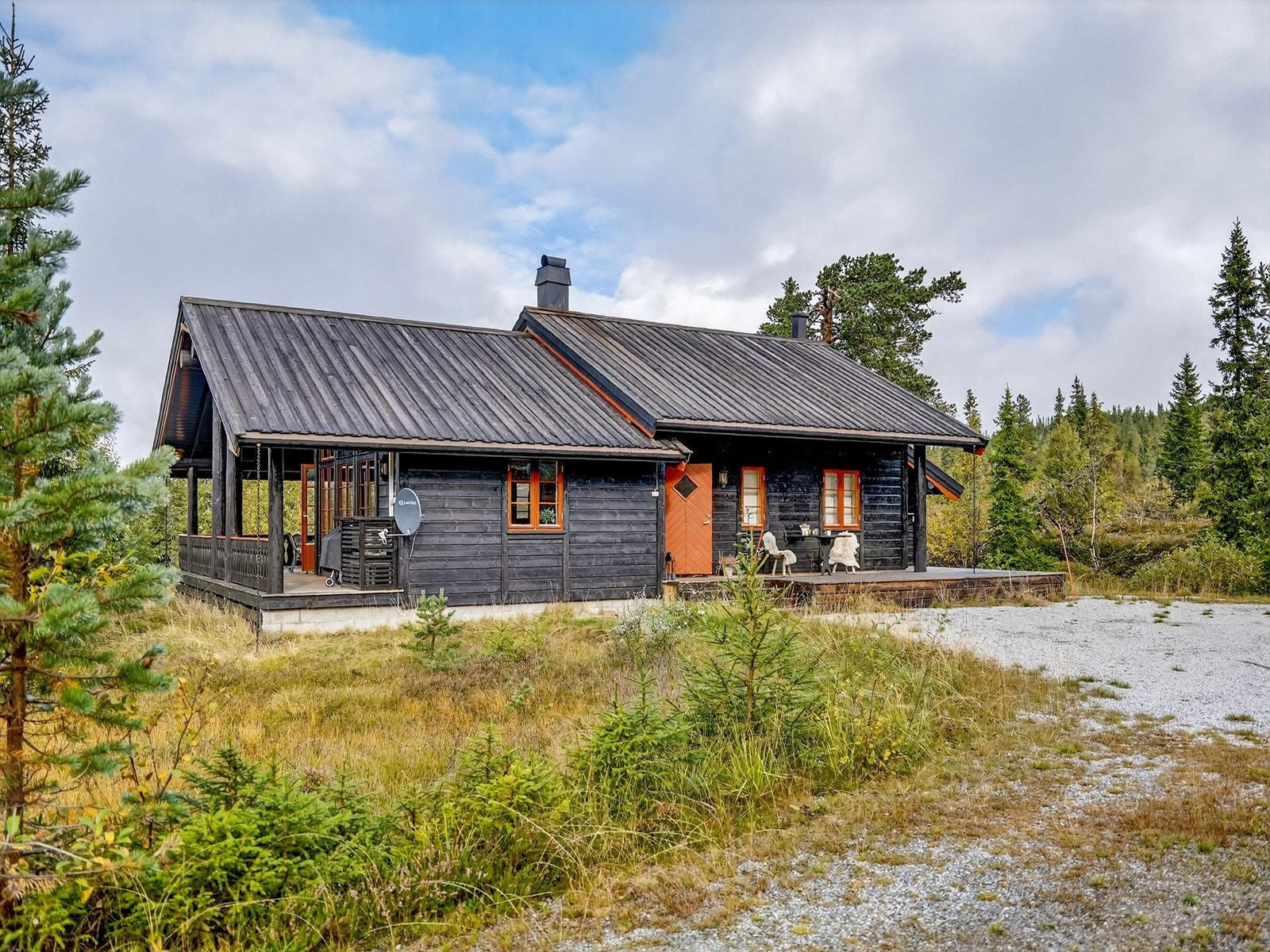 EiendomsMegler1 ved Halvor Østerli presenterer Lønnåsvegen 95! Galleribilde