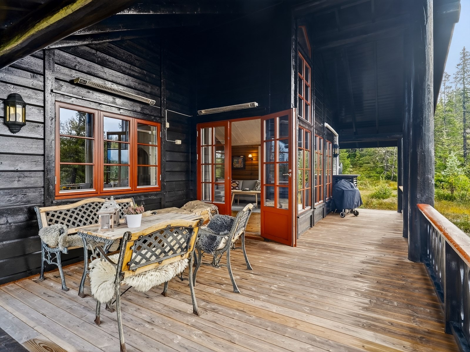 Verandaen er et flott sted å nyte dagene i fred og ro.. Galleribilde