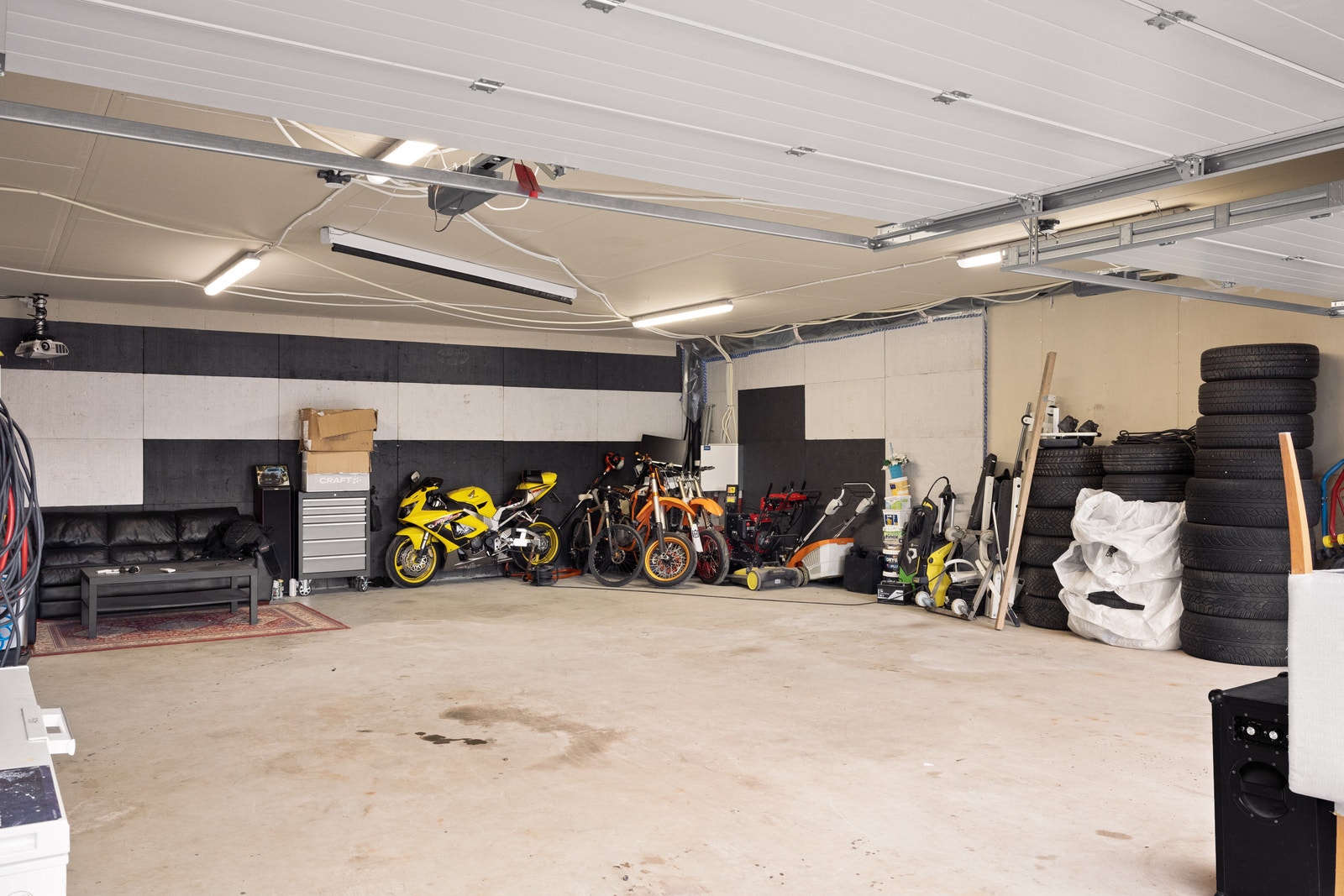 Dobbel garasje - parkering Galleribilde