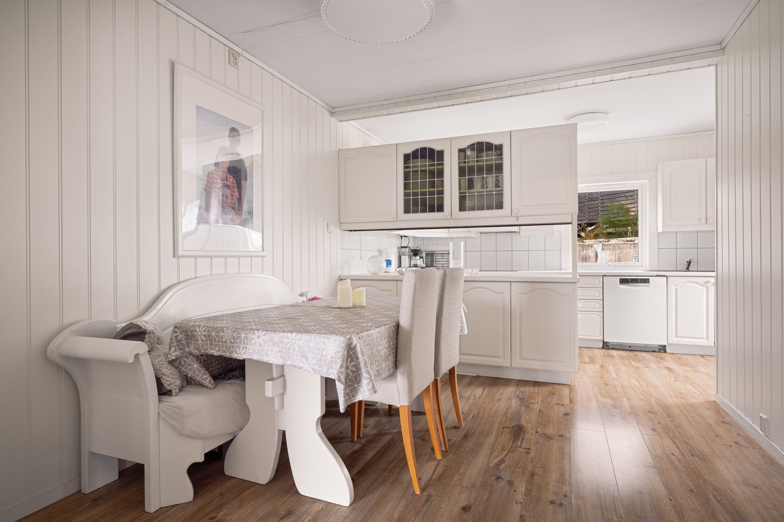 Spisestue og kjøkken Galleribilde