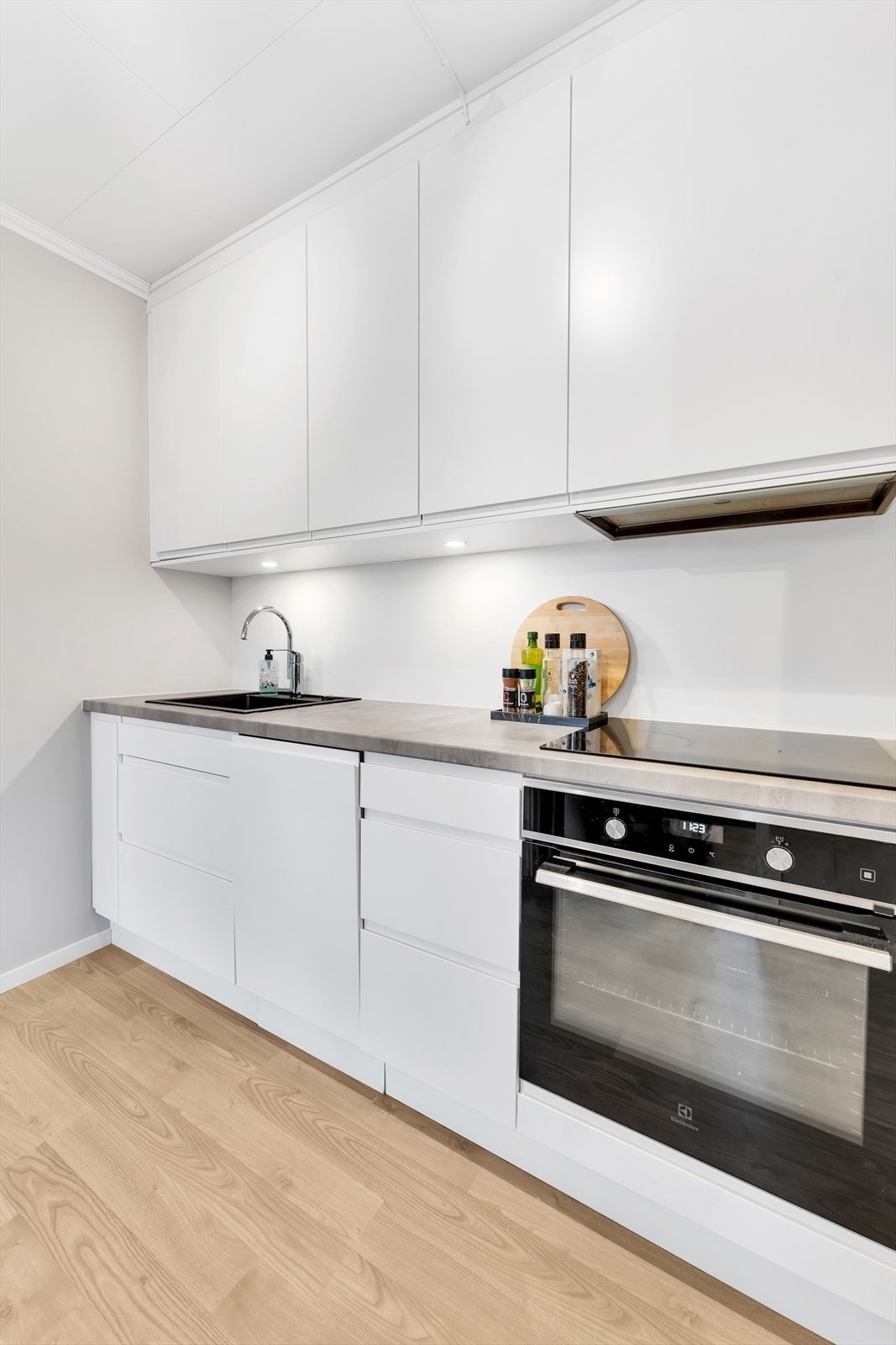 Romslig kjøkken/oppvaskmaskin. Galleribilde