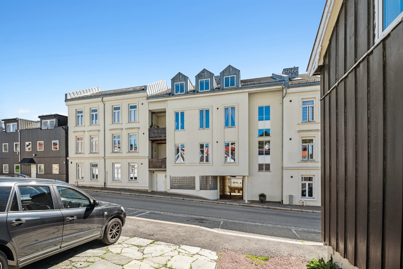 Leiligheten ligger i bygget 4. etasje. Galleribilde