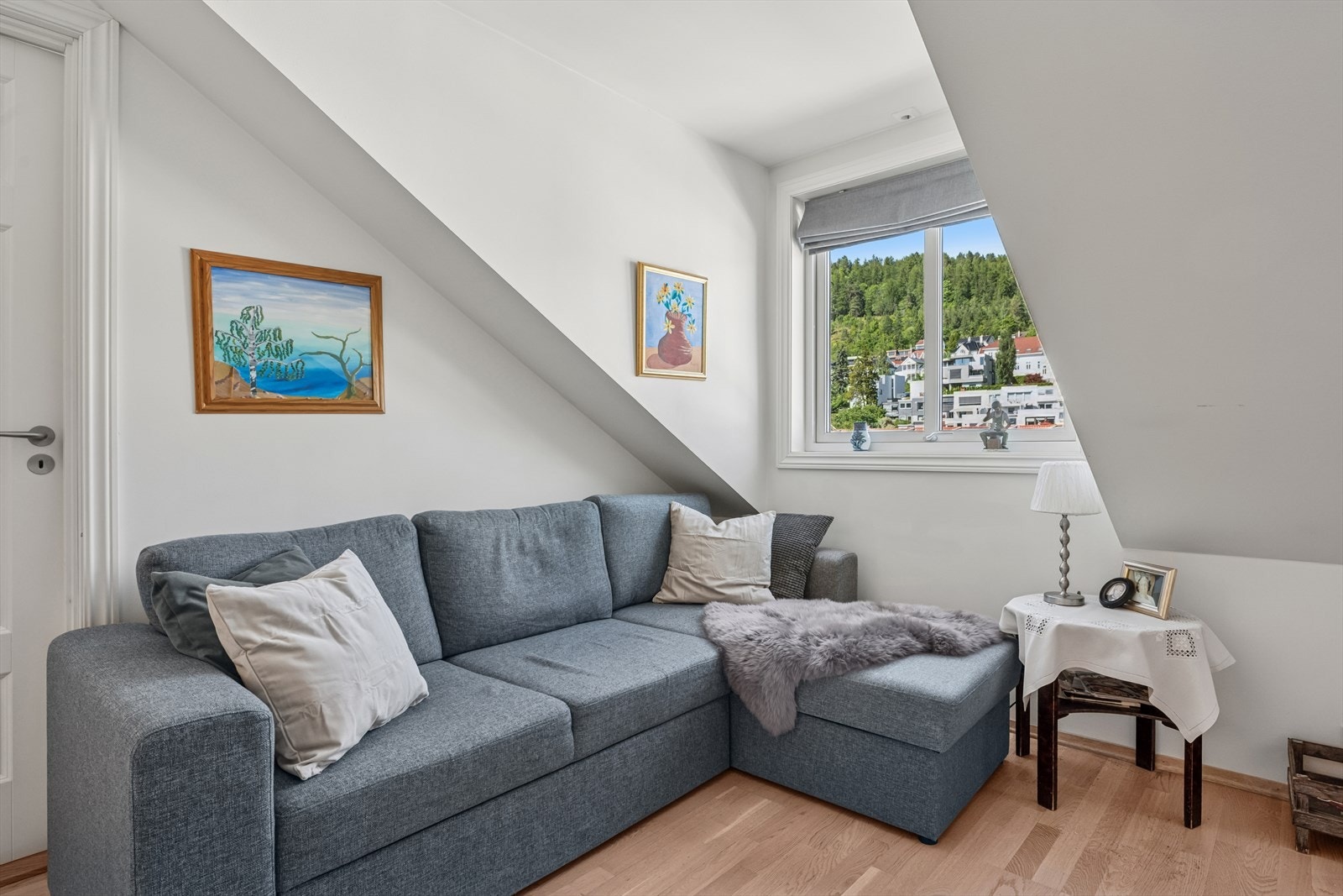 Det er plass til en komfortabel sofa og andre møbler etter ønske. Galleribilde