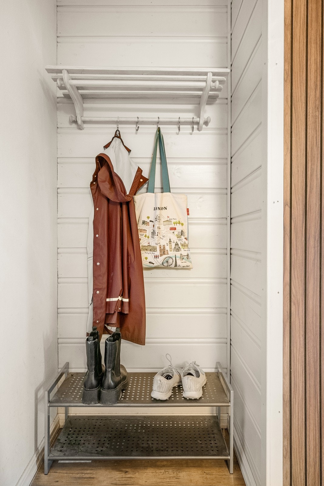 Entré med nisje for oppbevaring av yttertøy Galleribilde