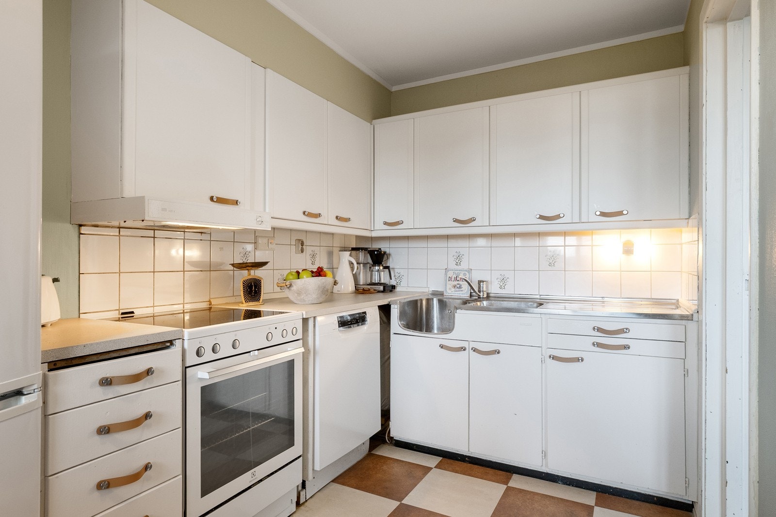 Eldre, heltre skapinnredning Galleribilde