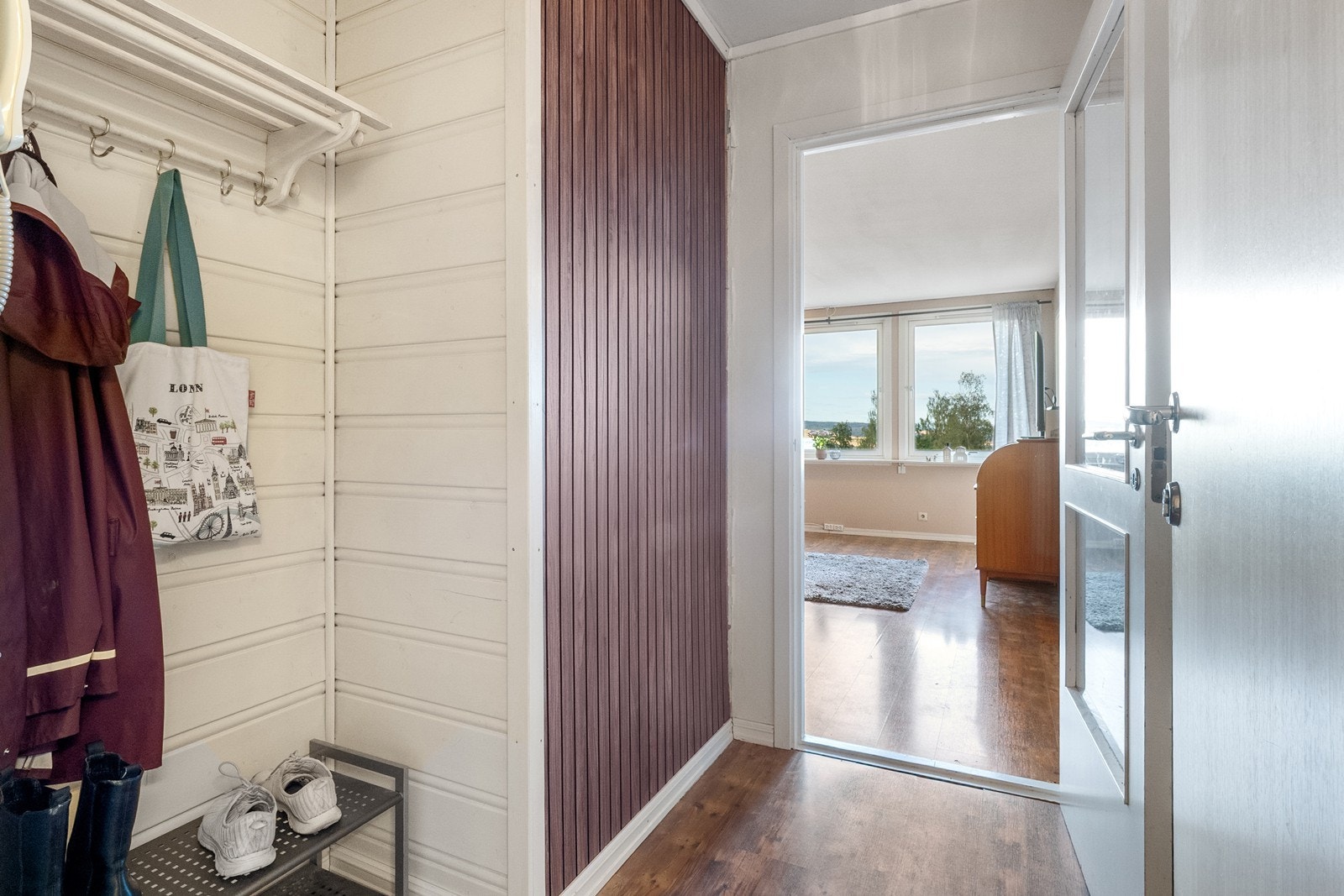 Entré med glassdør inn til stue Galleribilde