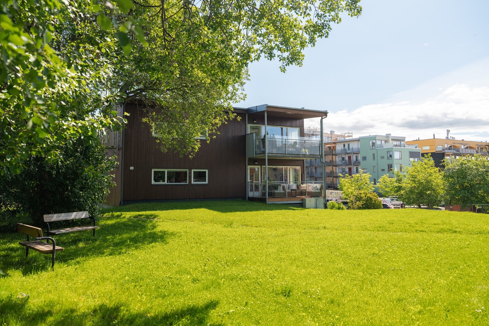 Fasade sett på sommerstid. Galleribilde