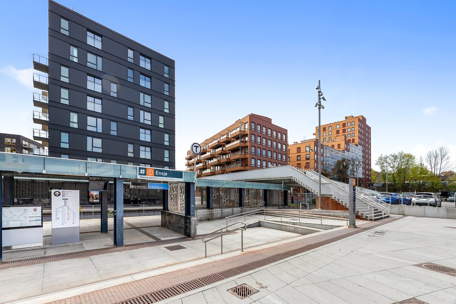 Ensjø T-banestasjon ligger kun ett minutts gange unna, med hyppige avganger mot sentrum Galleribilde