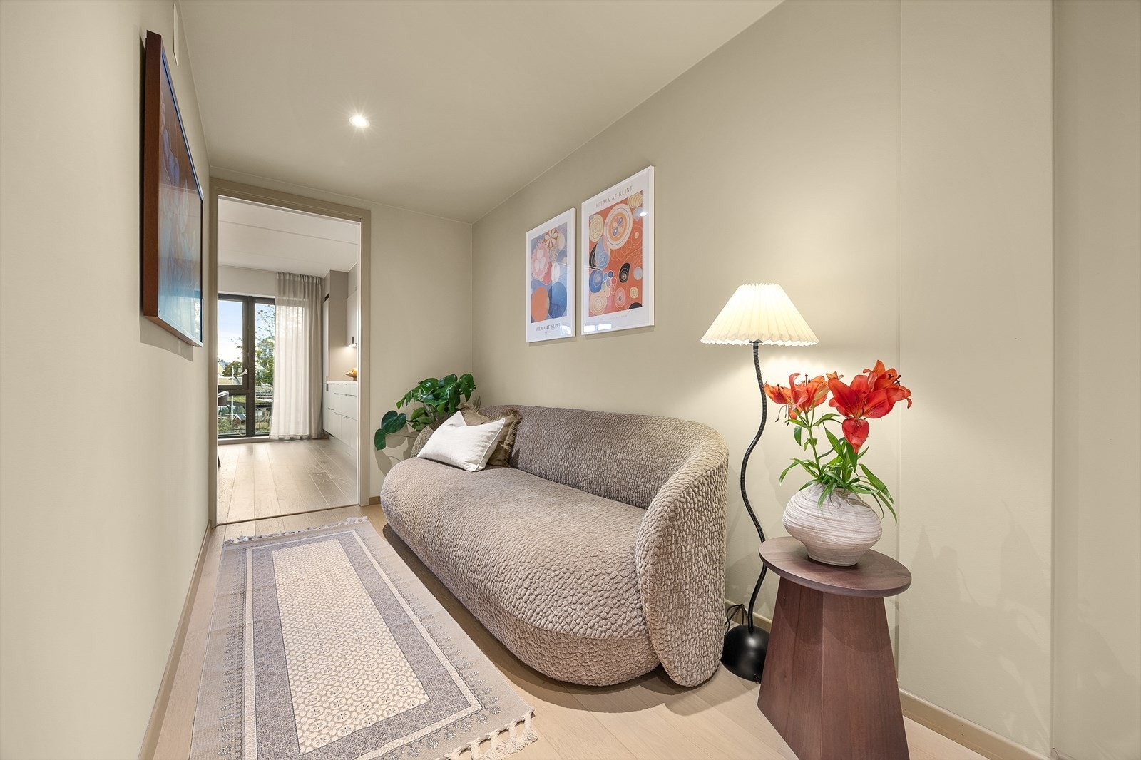 Tiltalende fargevalg setter standarden for resten av leiligheten Galleribilde