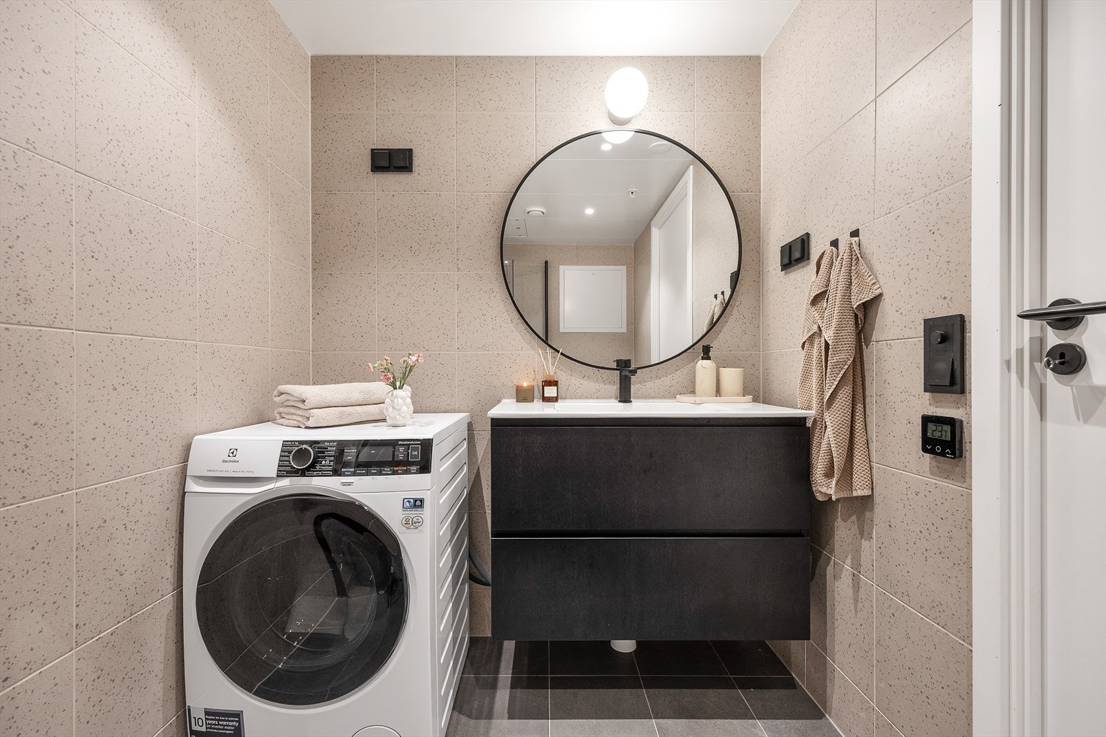 I tillegg er det opplegg og plass til både vaskemaskin og tørketrommel Galleribilde