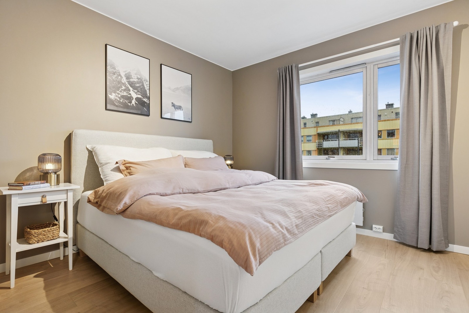 Boligen har totalt to romslige soverom på henholdsvis 13 og 9 kvm. Galleribilde