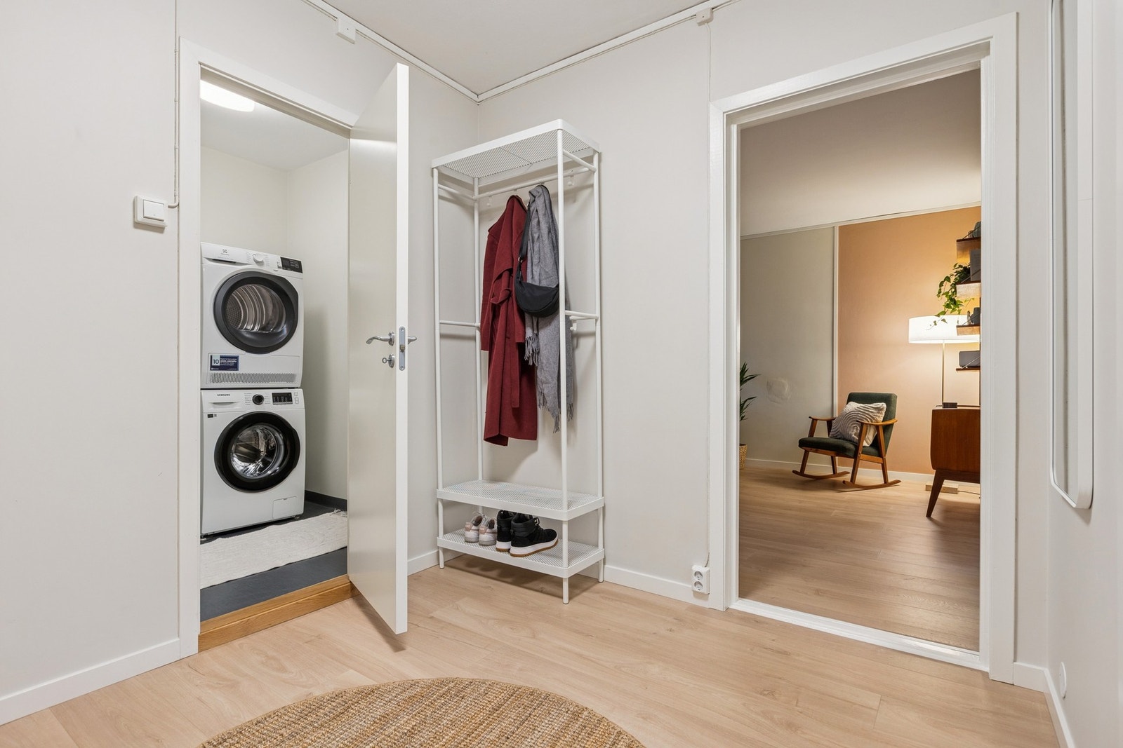 Fra leiligheten er det gangavstand til skole, barnehage og dagligvarebutikker. Galleribilde