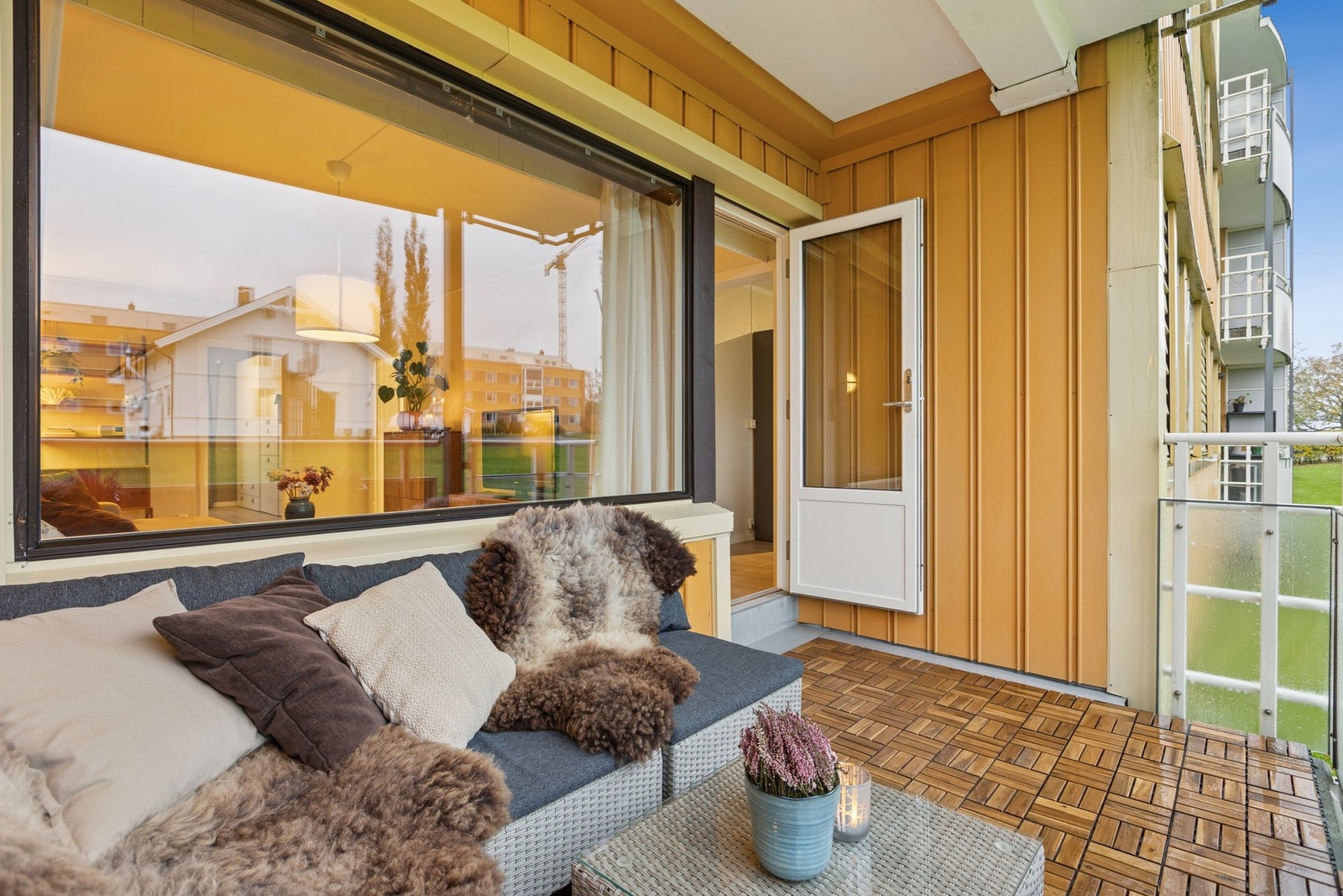 En lys og delikat 3-roms leilighet med rolig og barnevennlig beliggenhet på Hallset. Galleribilde