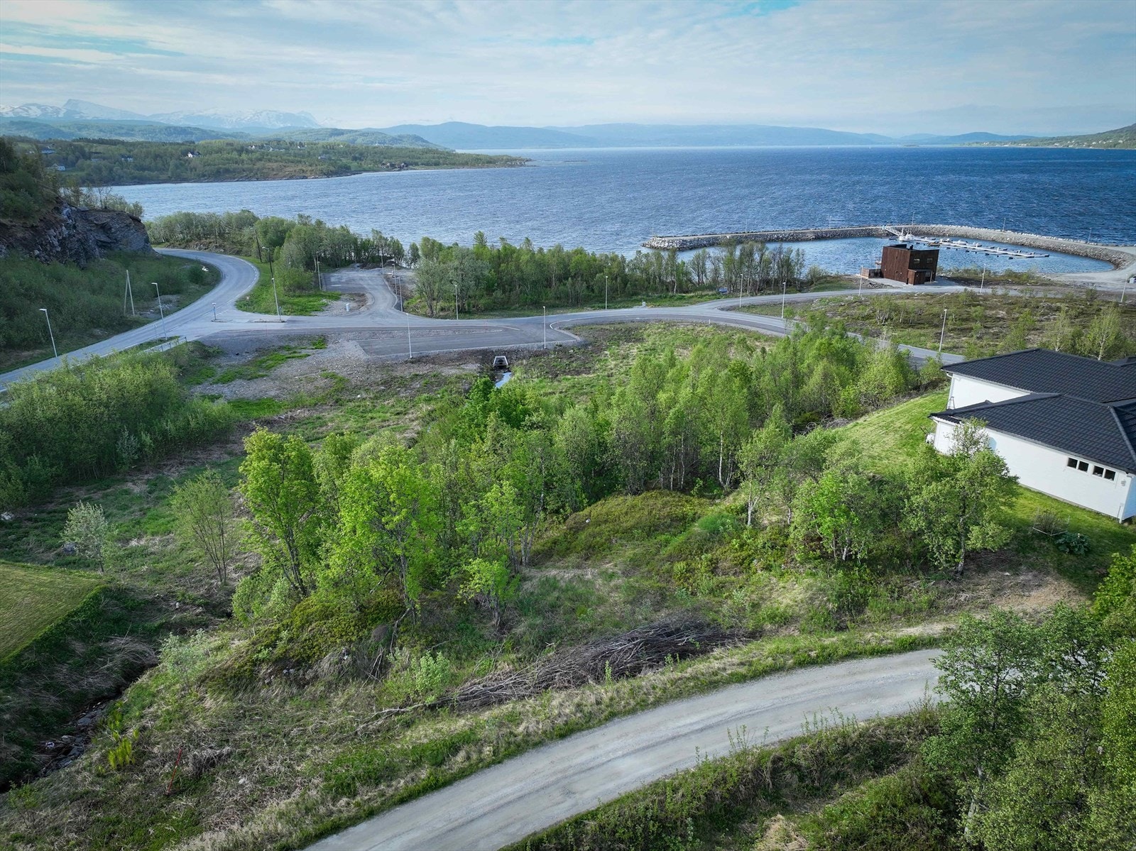 Aktiv Finnsnes presenterer Elgveien 21! Tomt med fin beliggenhet i veletablert boligfelt i Silsand Nord. Galleribilde